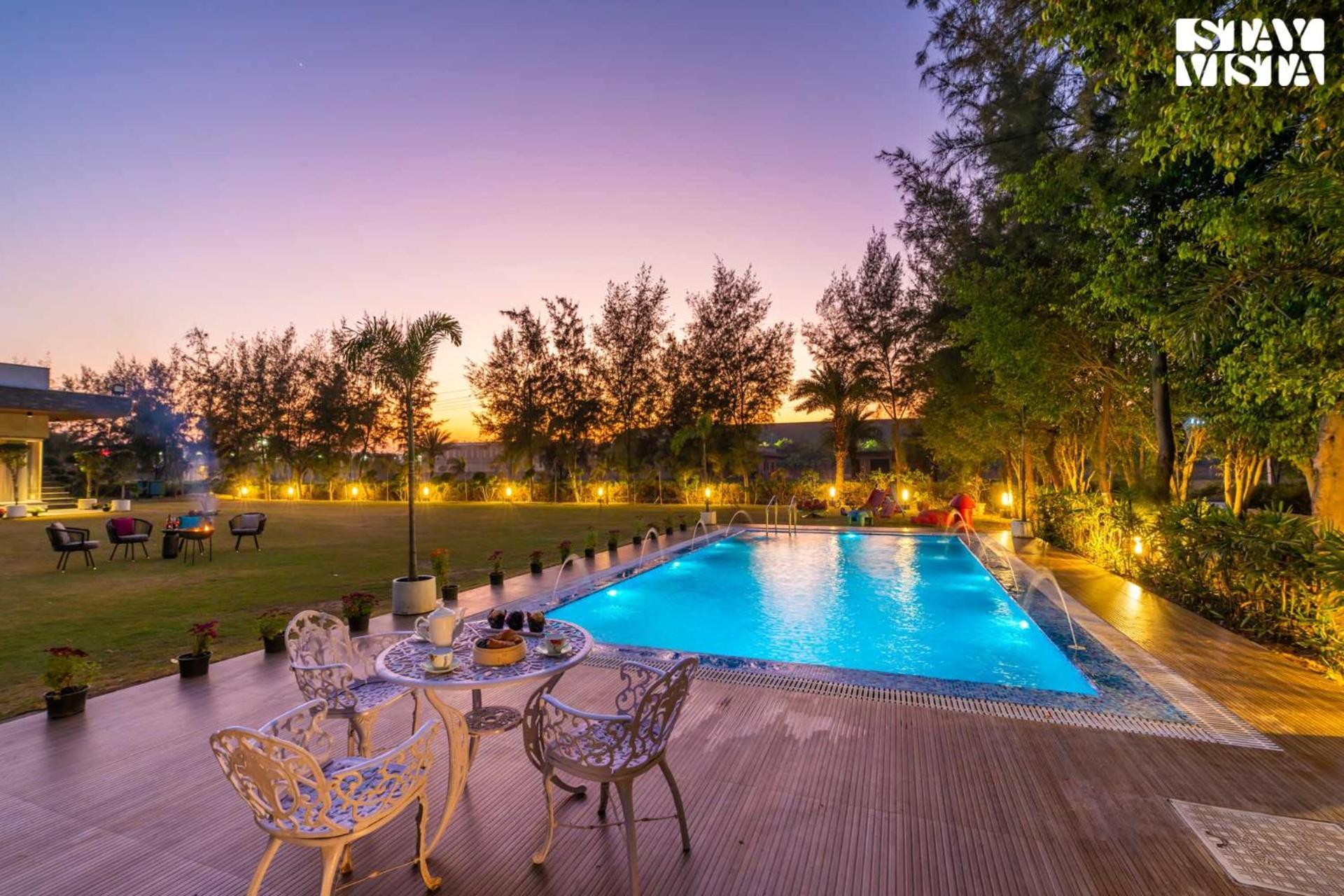 Stayvista At Barton Estate With Outdoor Pool - Manesar Gurgaon