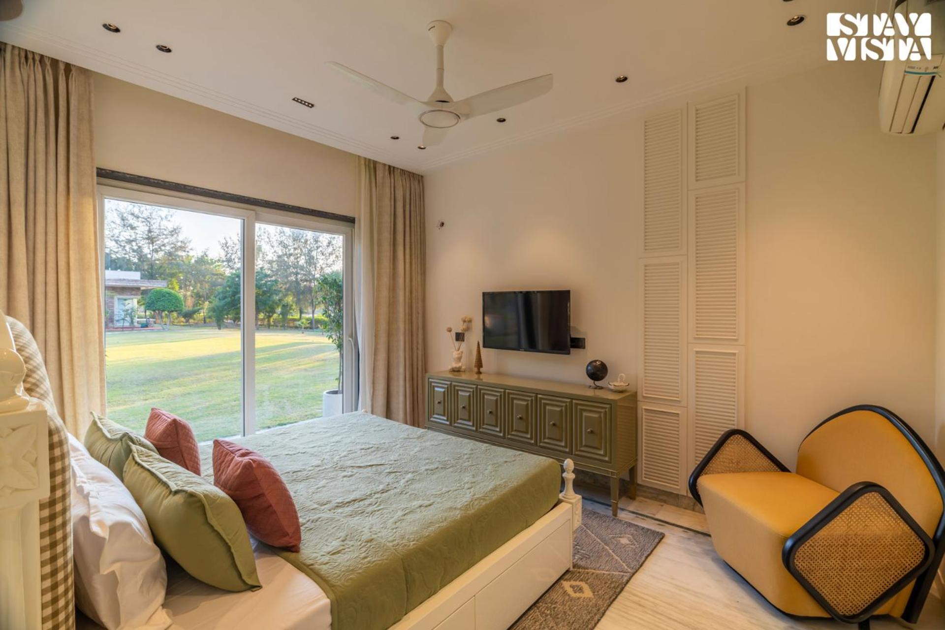 Stayvista At Barton Estate With Outdoor Pool - Manesar * Gurgaon