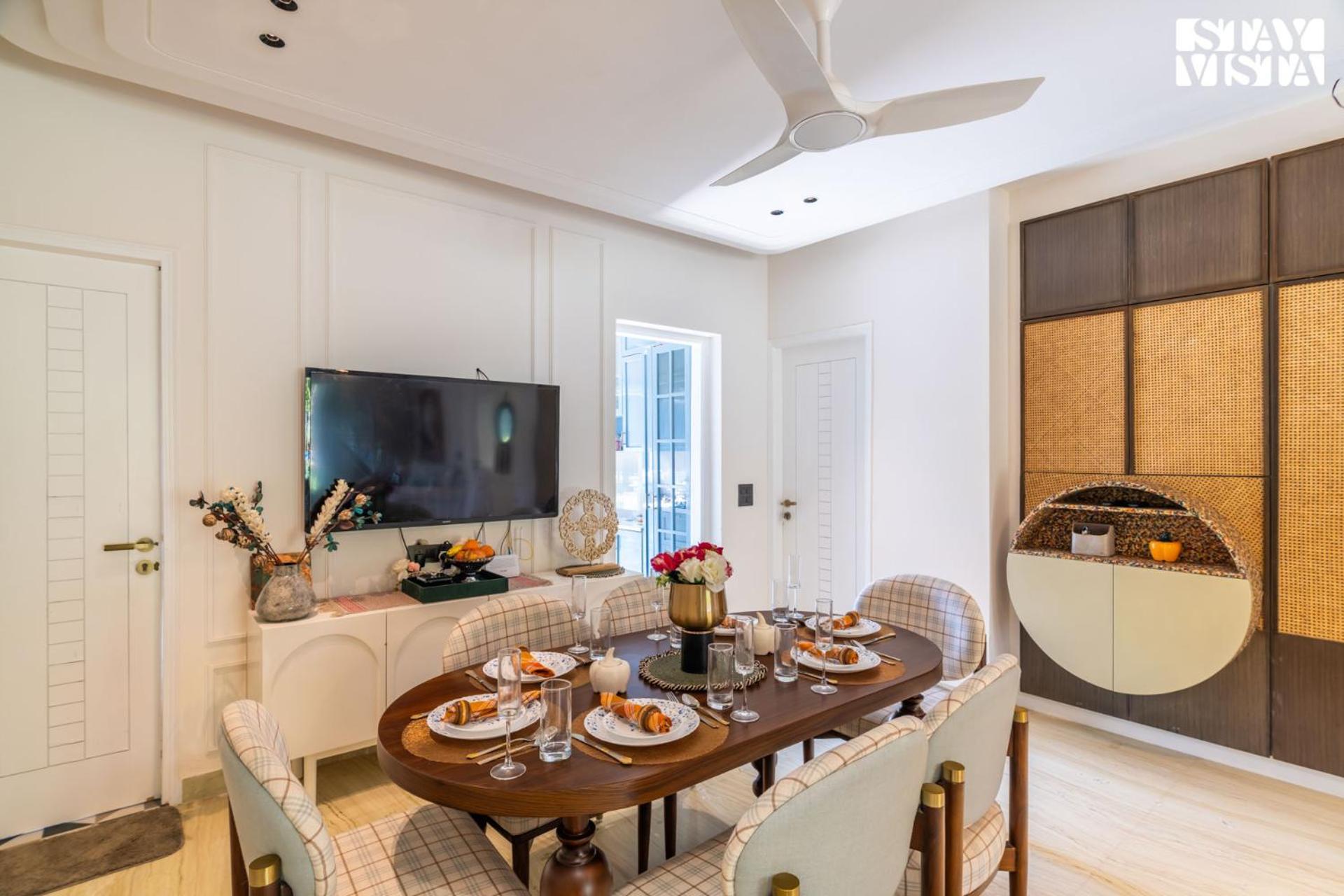 Stayvista At Barton Estate With Outdoor Pool - Manesar
