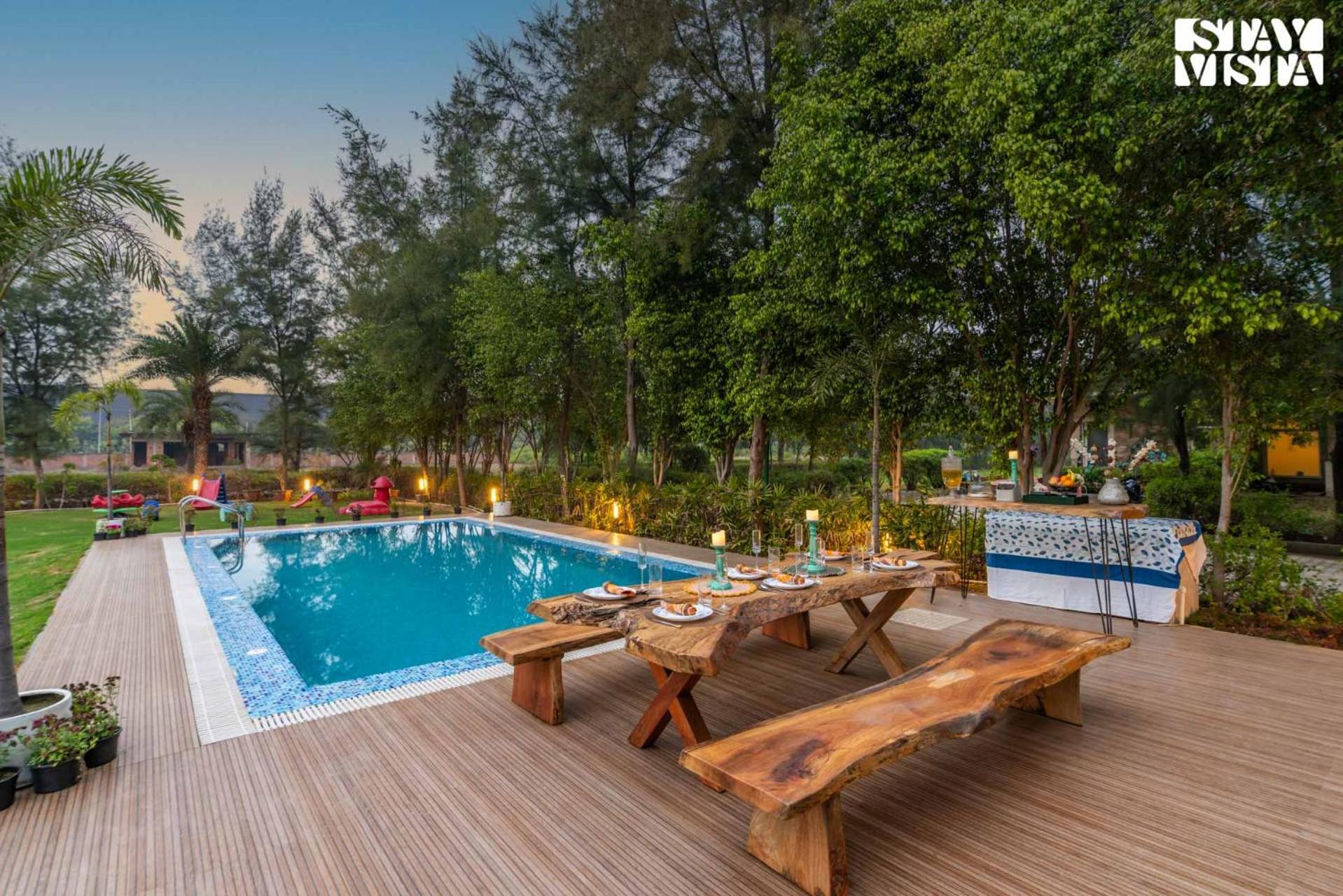 Stayvista At Barton Estate With Outdoor Pool - Manesar Villa