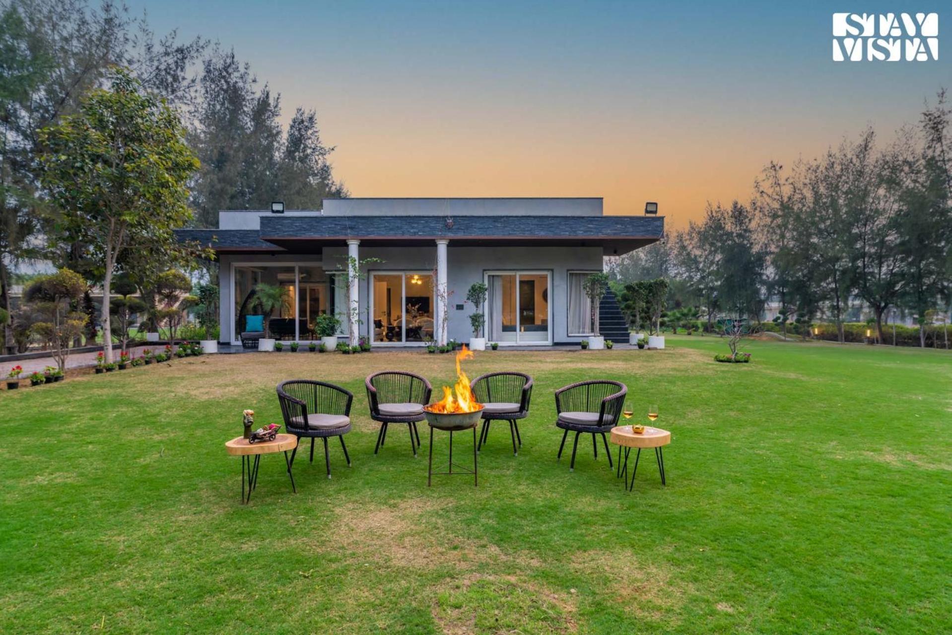 Stayvista At Barton Estate With Outdoor Pool - Manesar Villa Gurgaon