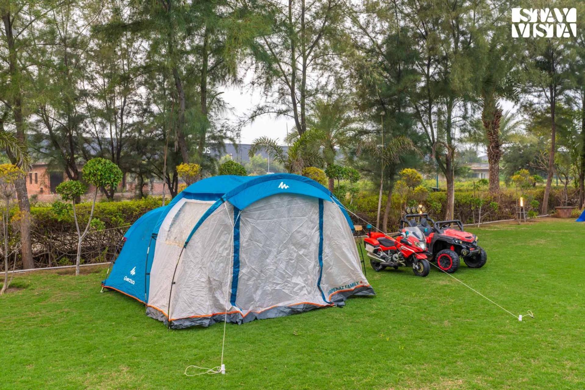 Stayvista At Barton Estate With Outdoor Pool - Manesar *