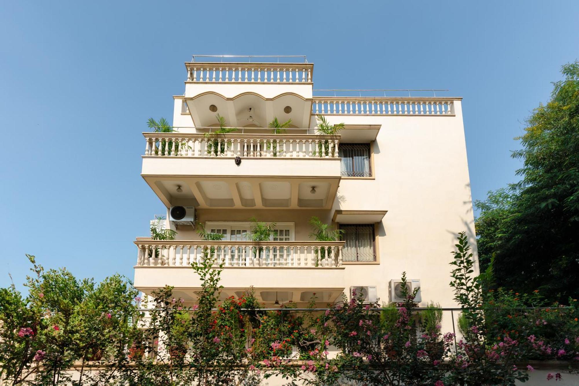Homestay Livistay - A Luxury Gurgaon