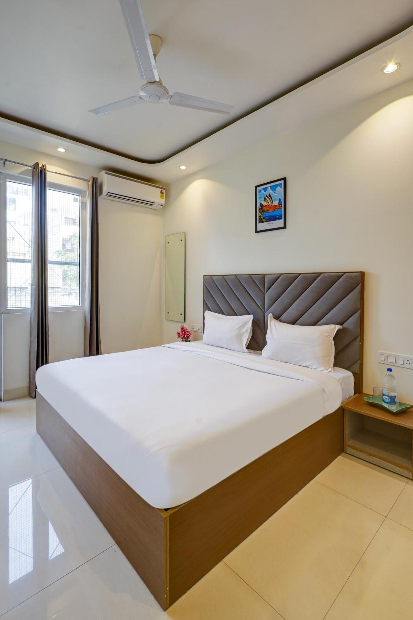 Flxho Penta - 1 Bhk Luxury Golf Course Road Apartment *