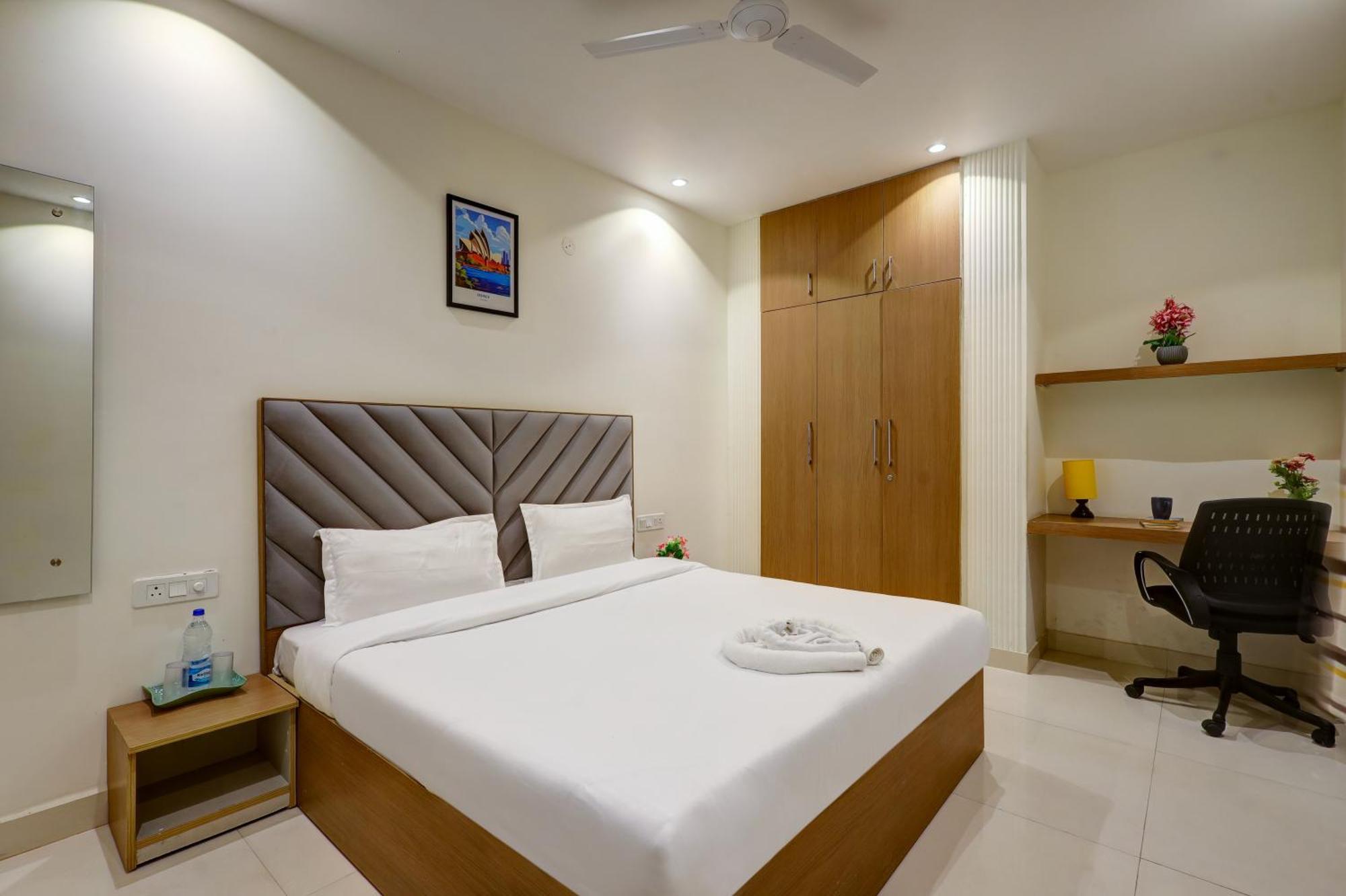 Flxho Penta - 1 Bhk Luxury Golf Course Road Apartment *