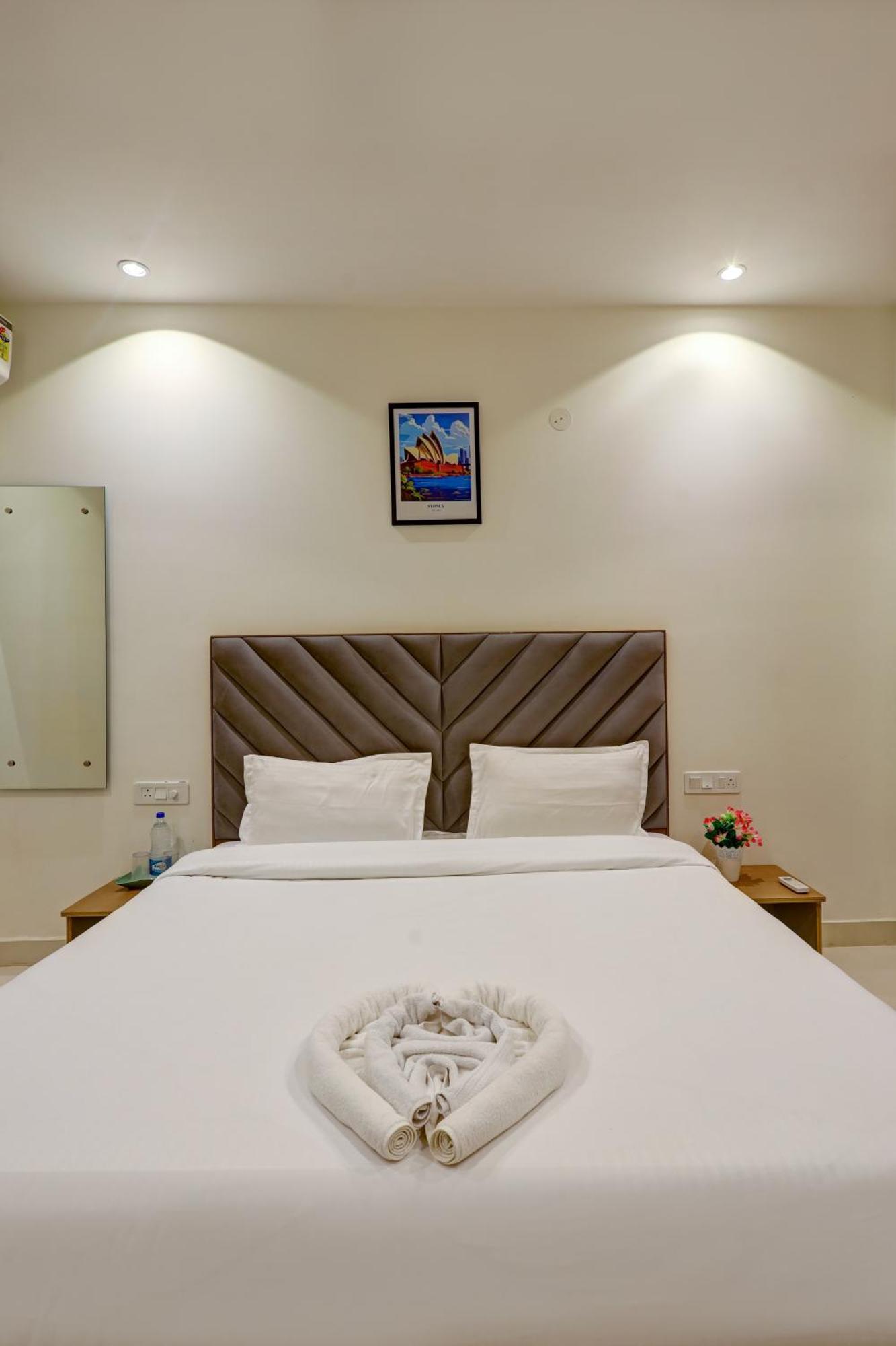 Flxho Penta - 1 Bhk Luxury Golf Course Road Apartment Gurgaon