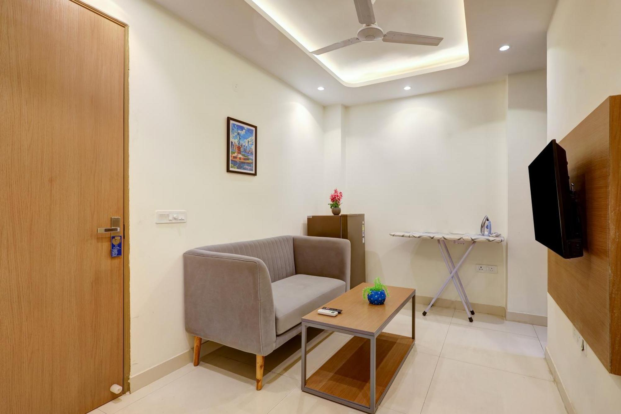 Flxho Penta - 1 Bhk Luxury Golf Course Road Apartment *