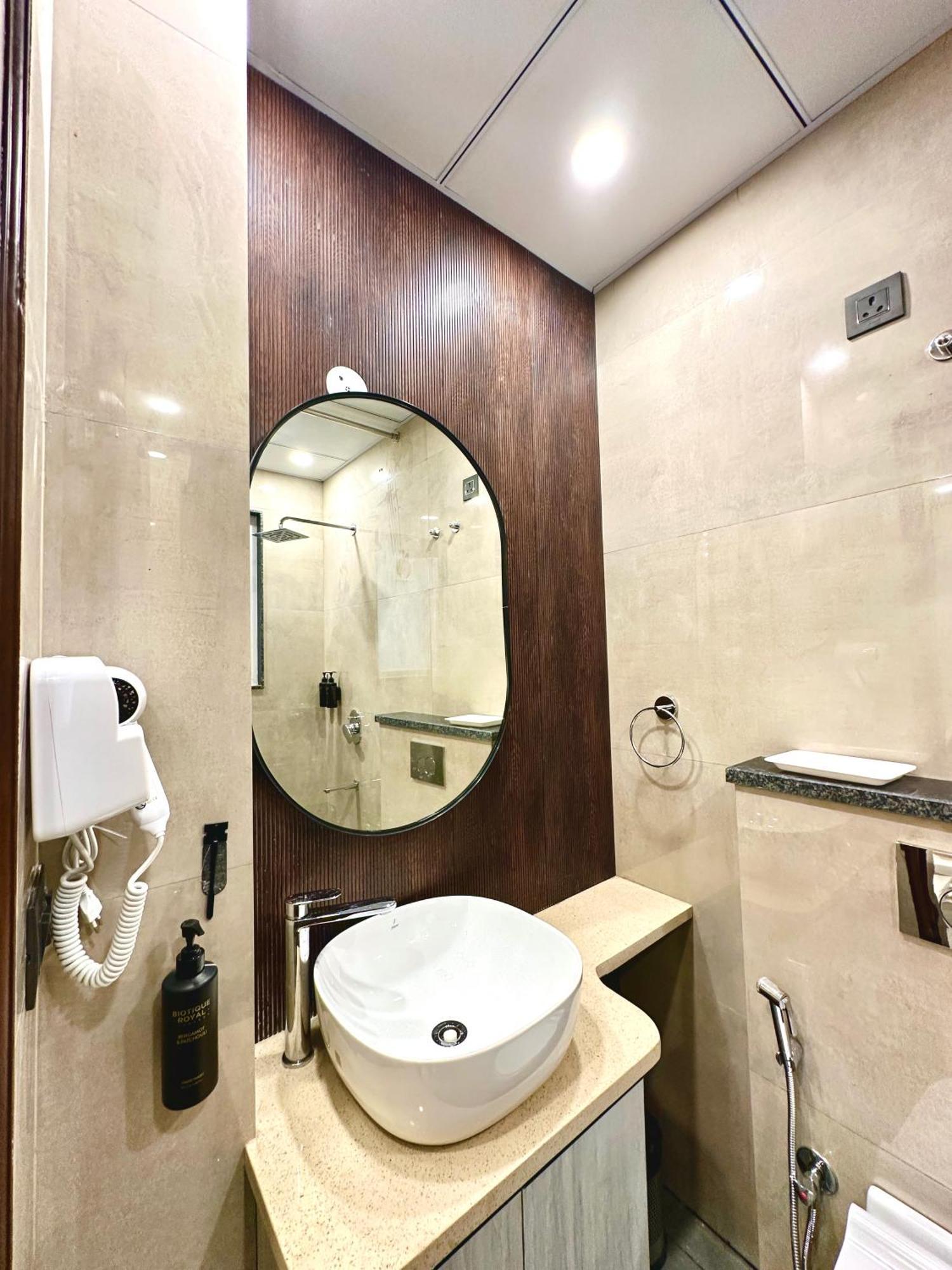 Apartment Street By Lime Tree Sector 51 *