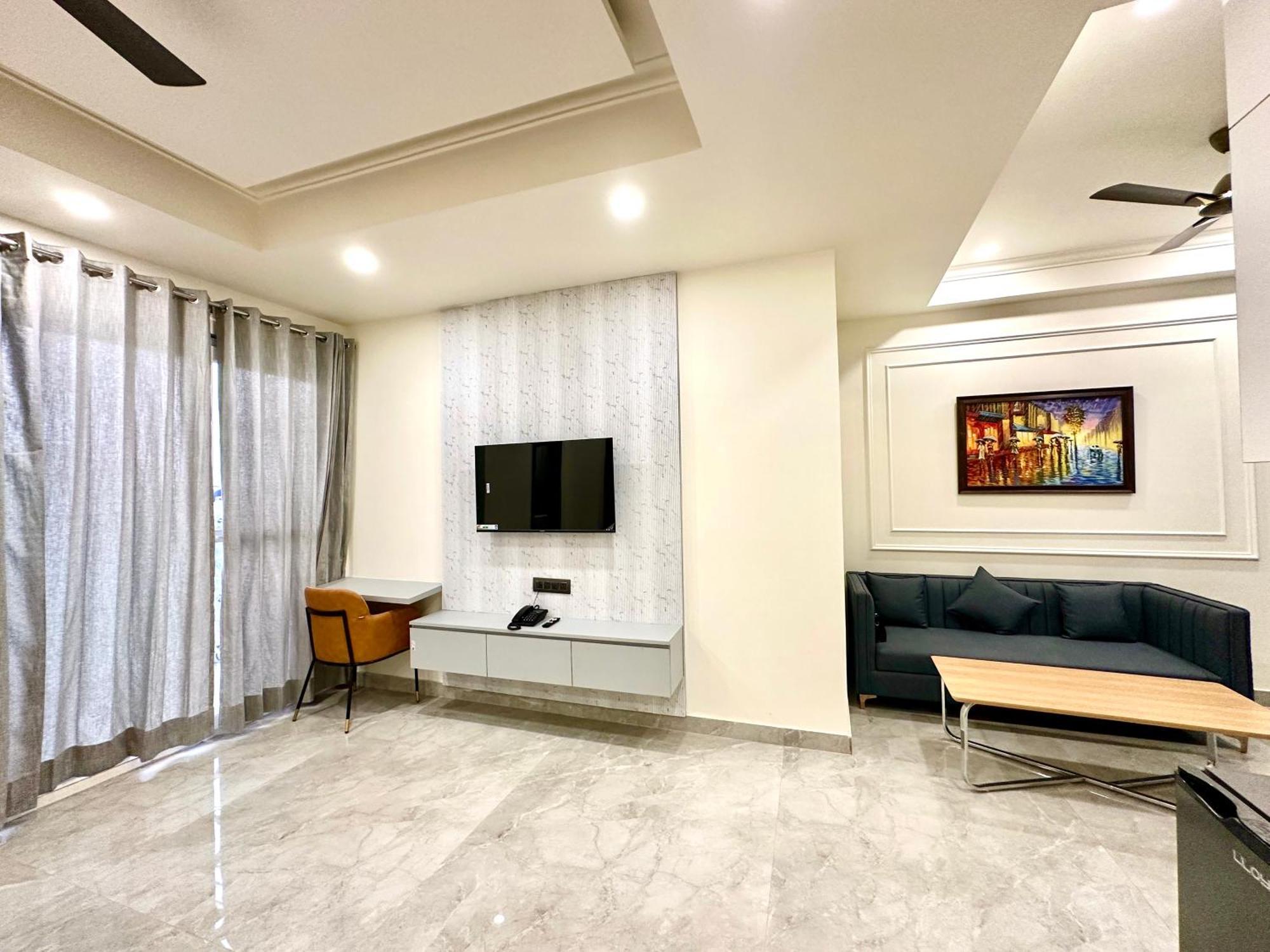 Apartment Street By Lime Tree Sector 51 *