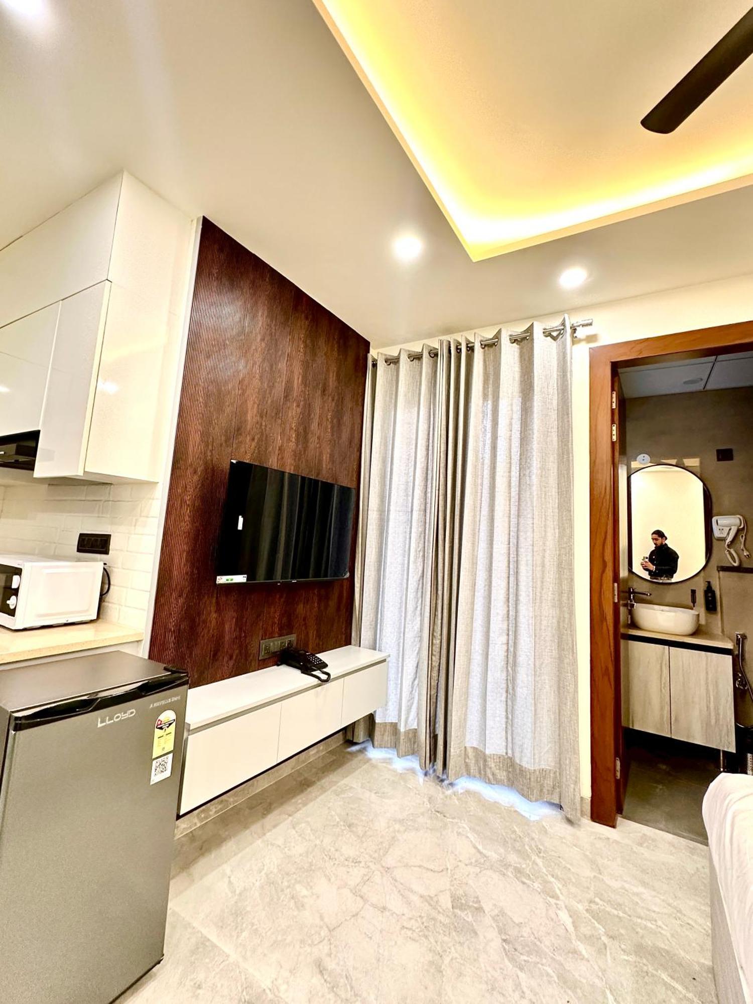 Street By Lime Tree Sector 51 Apartment