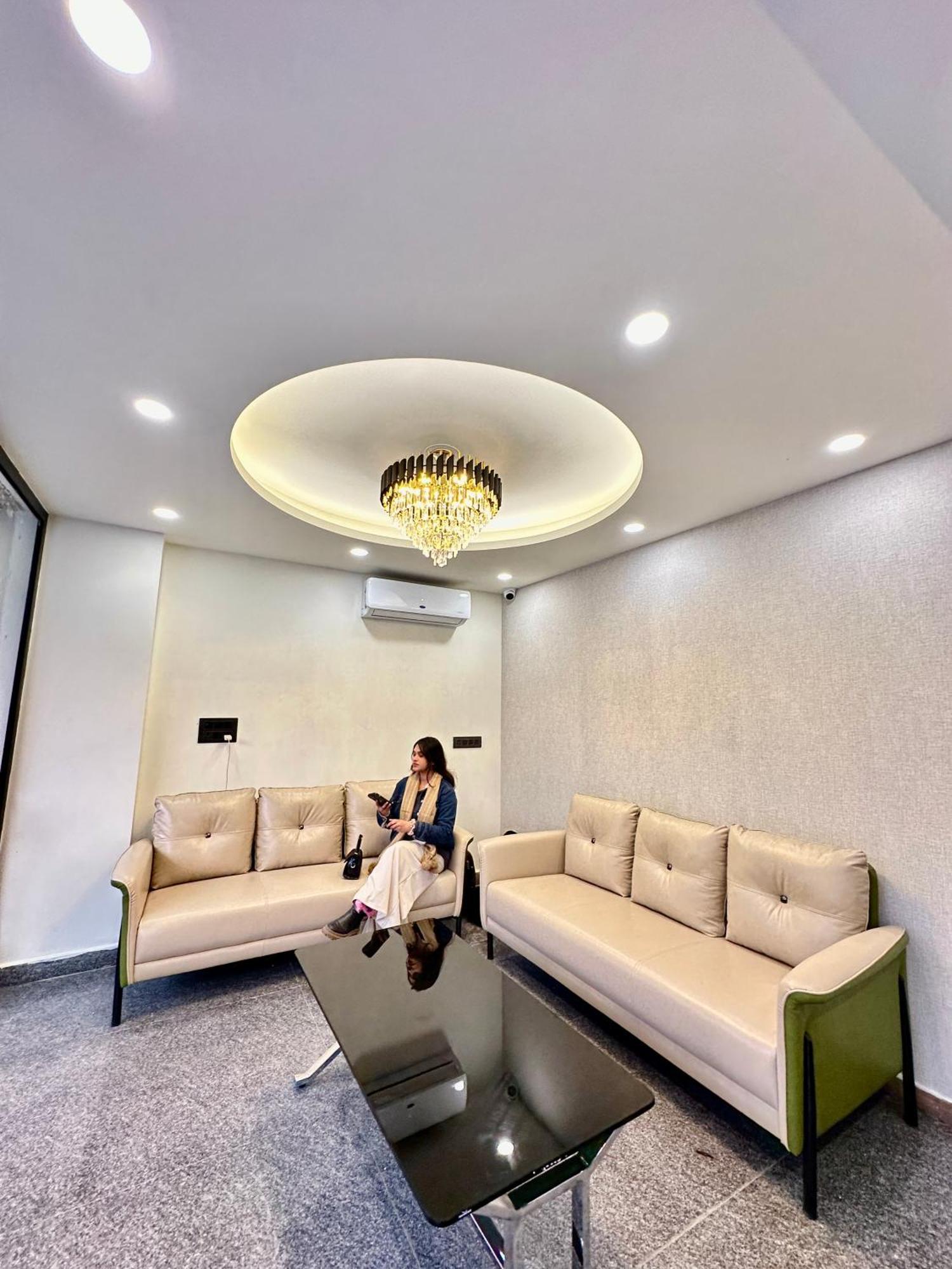 Apartment Street By Lime Tree Sector 51 *