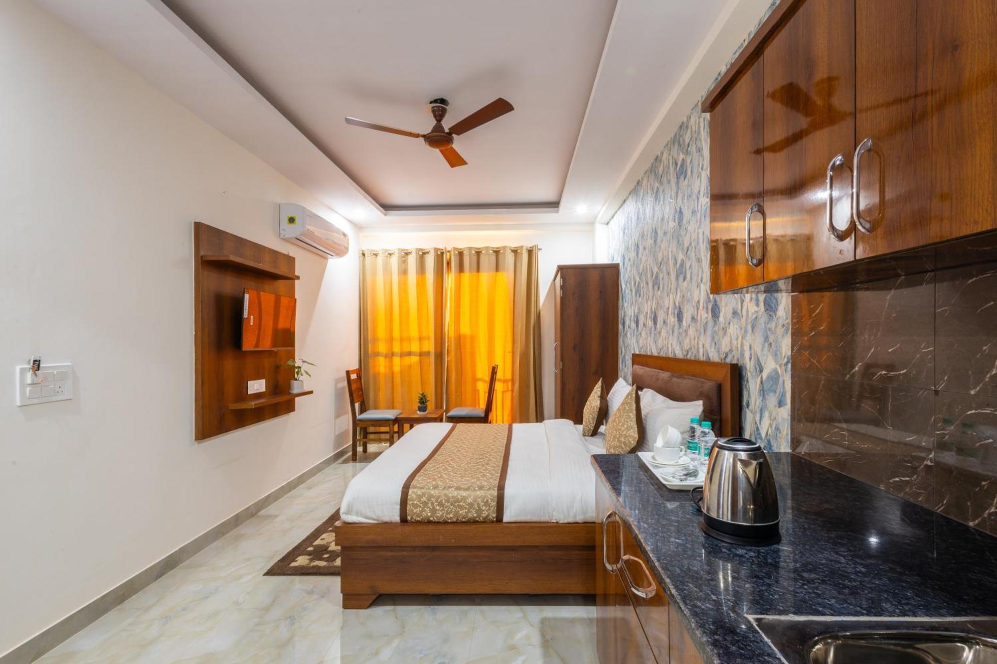 Hotel Gill Comfort - Close To Medanta, Artemis And Fortis Hospital