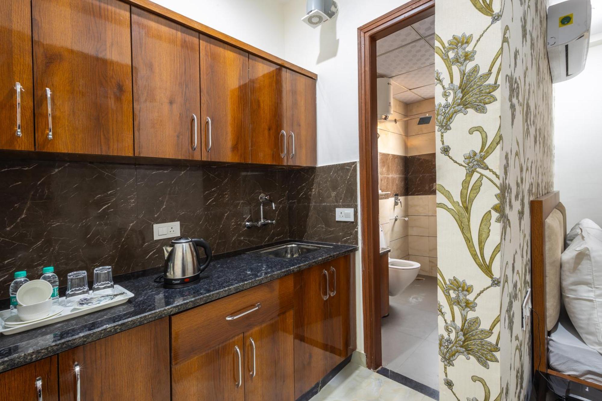 Gill Comfort - Close To Medanta, Artemis And Fortis Hospital Hotel 4*