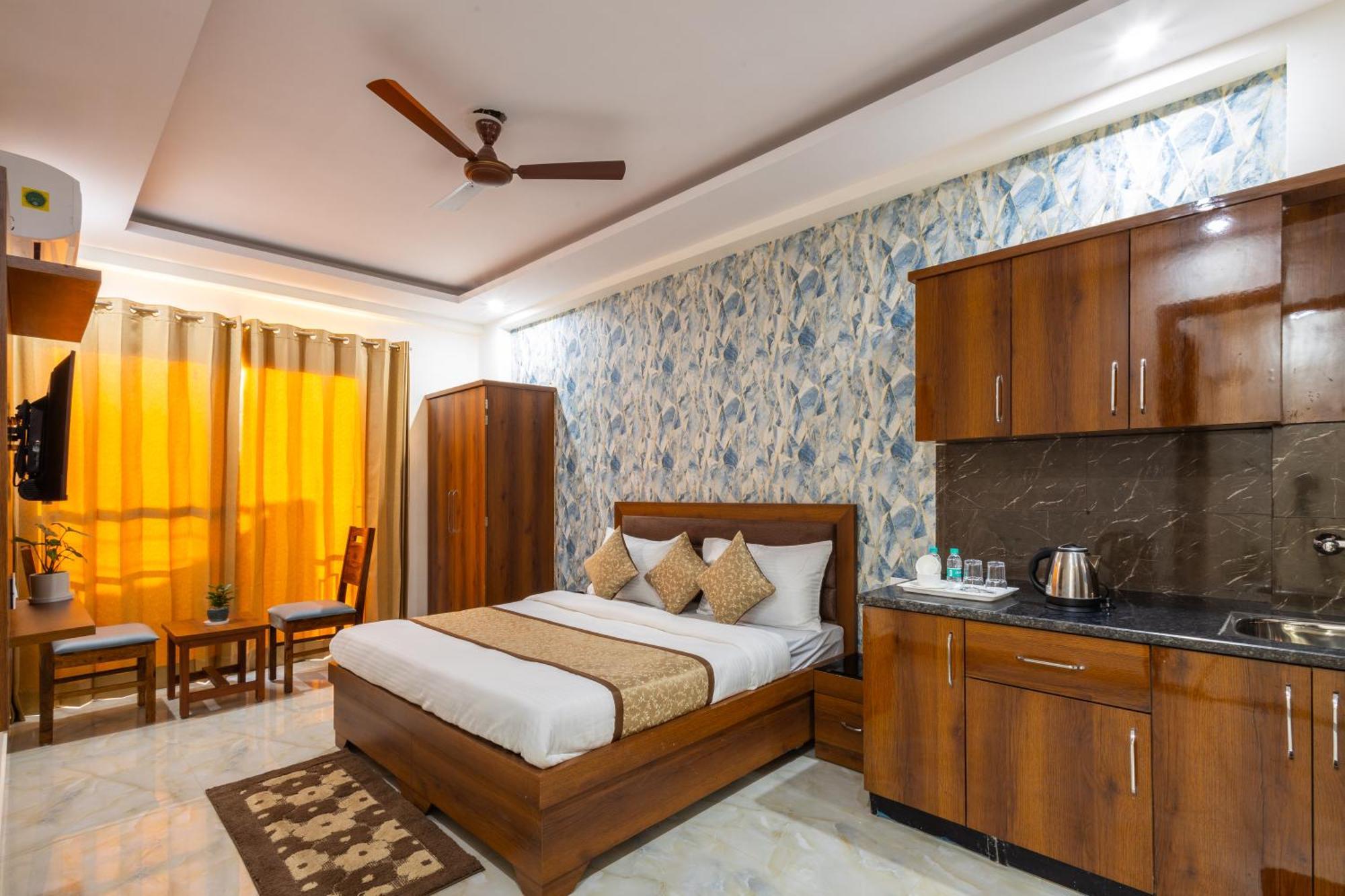 Hotel Gill Comfort - Close To Medanta, Artemis And Fortis Hospital 4*