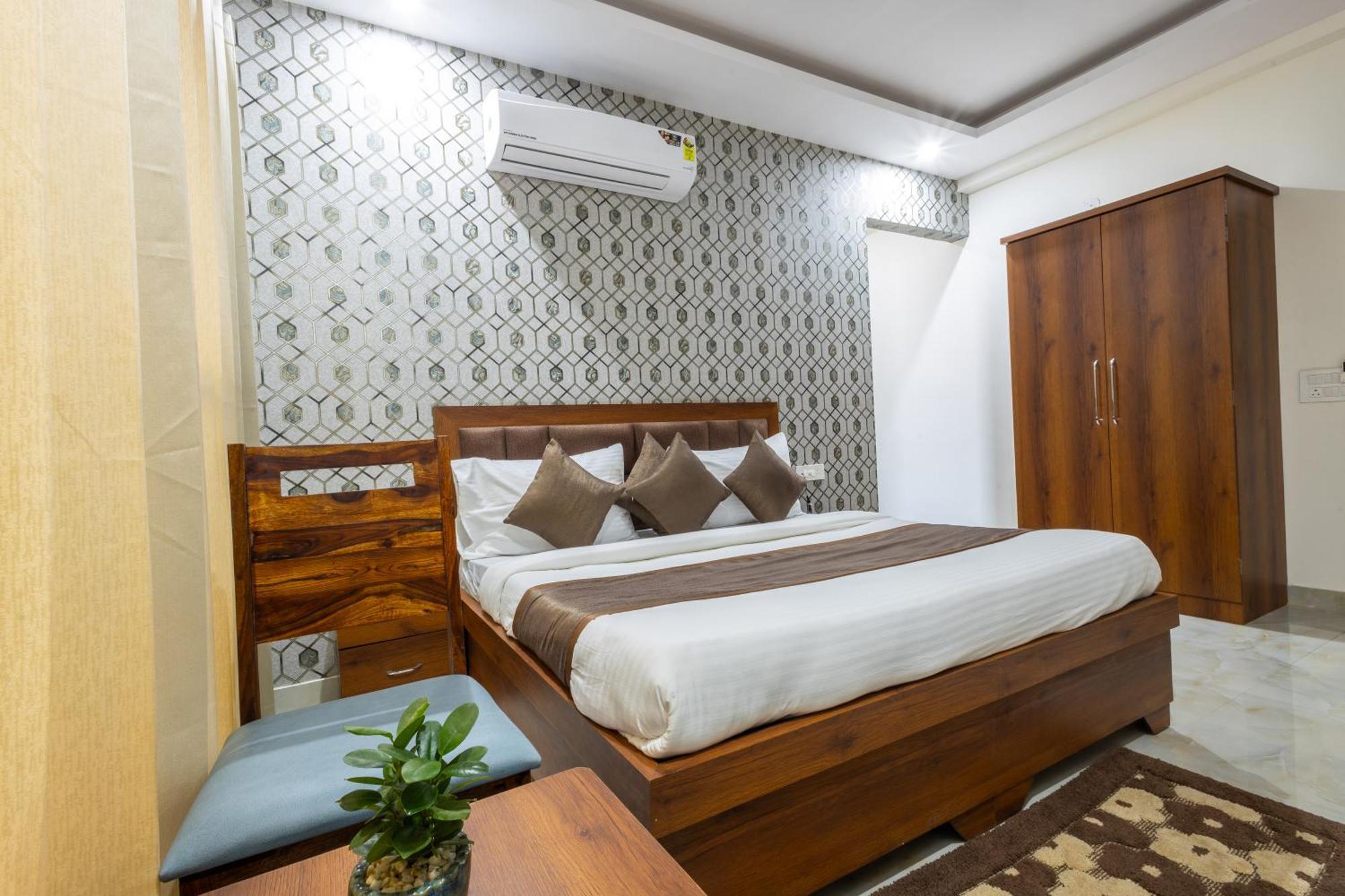 Gill Comfort - Close To Medanta, Artemis And Fortis Hospital Hotel Gurgaon