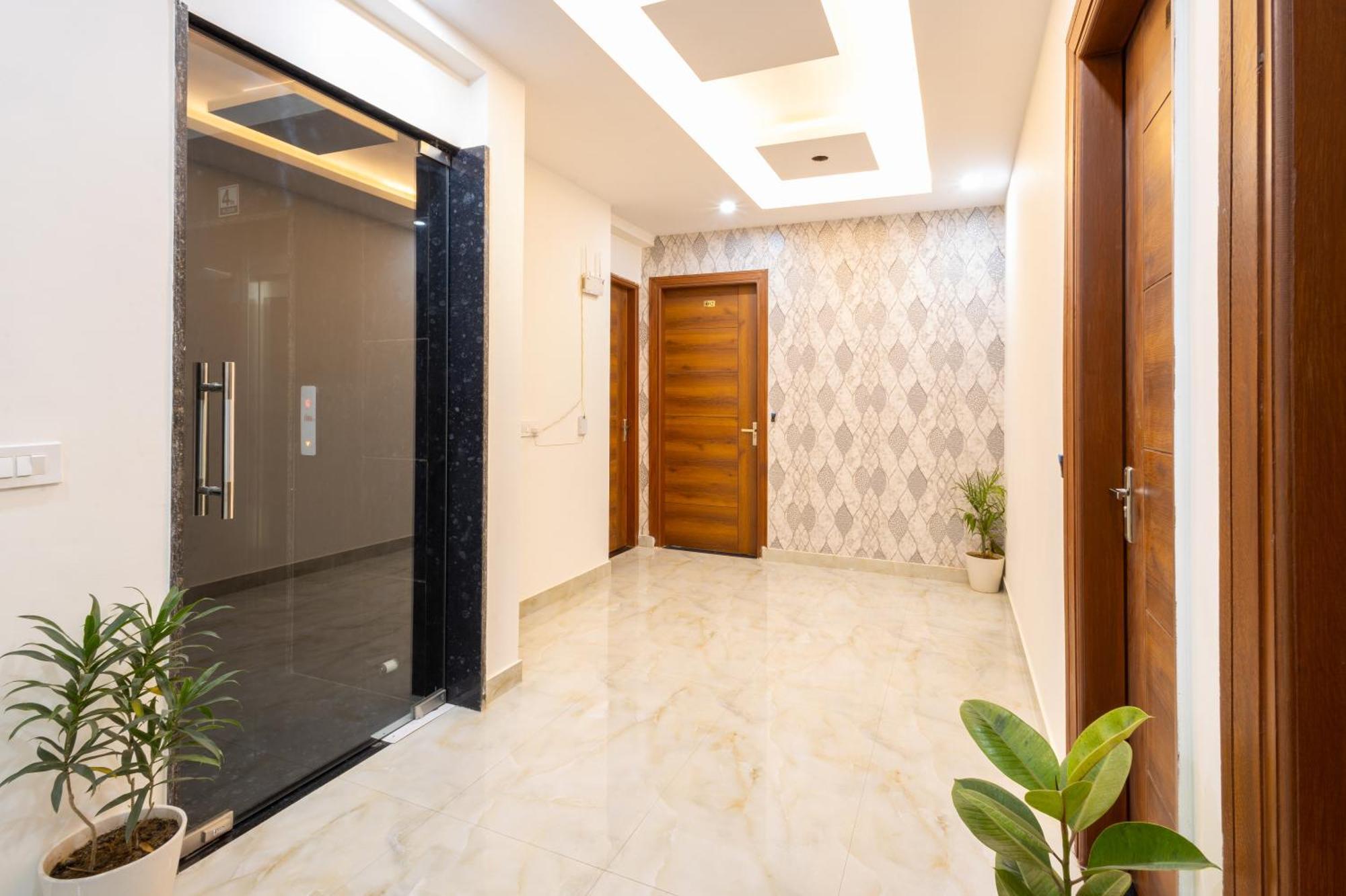 Gill Comfort - Close To Medanta, Artemis And Fortis Hospital