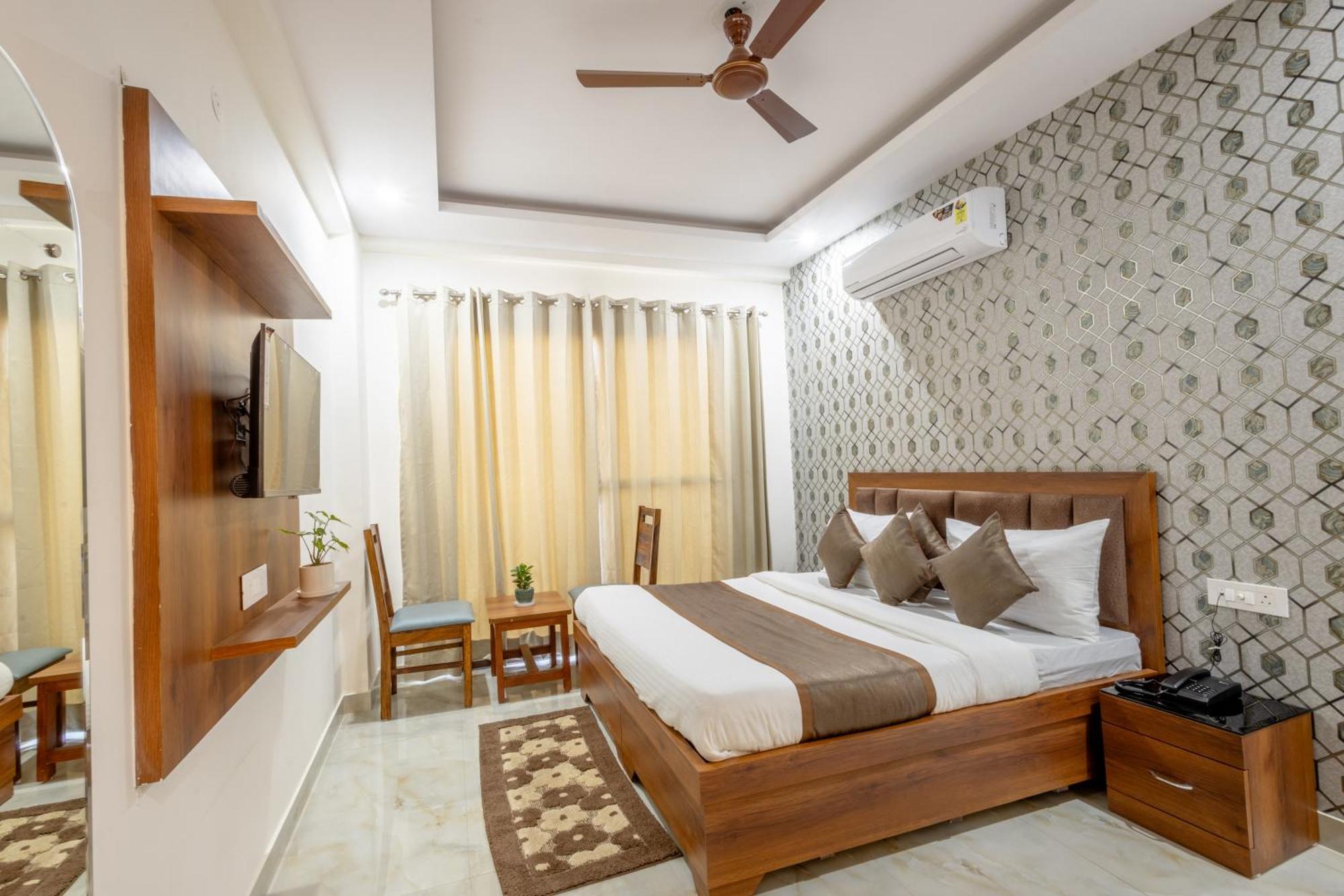 Hotel Gill Comfort - Close To Medanta, Artemis And Fortis Hospital