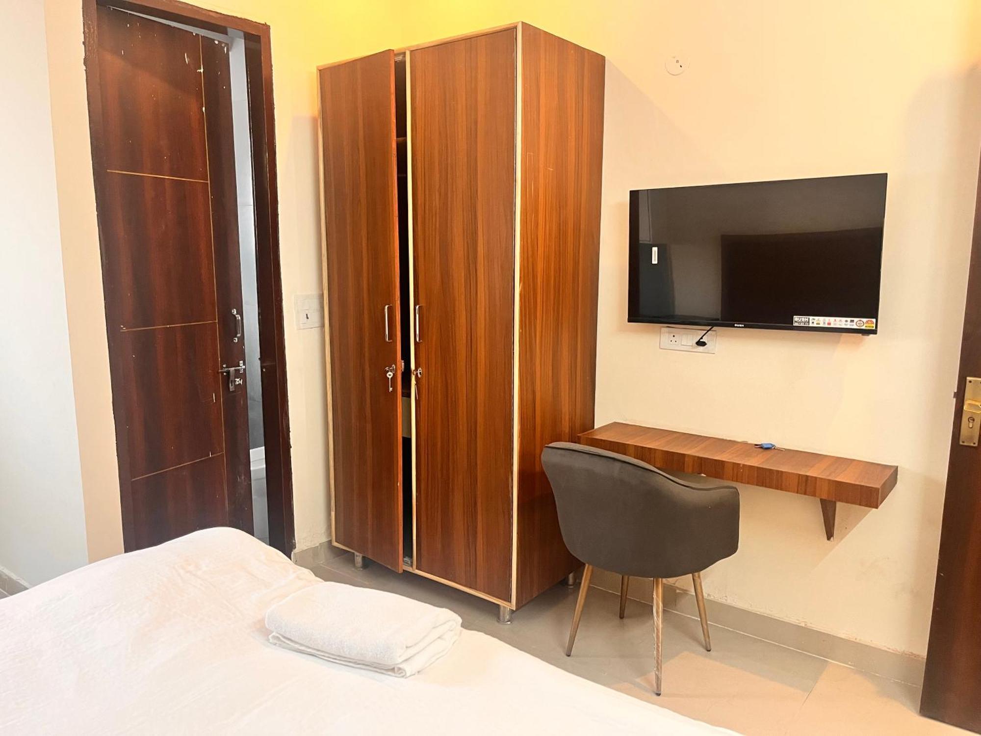 Hotel Apna Homes & I Gurugram I Sector-71