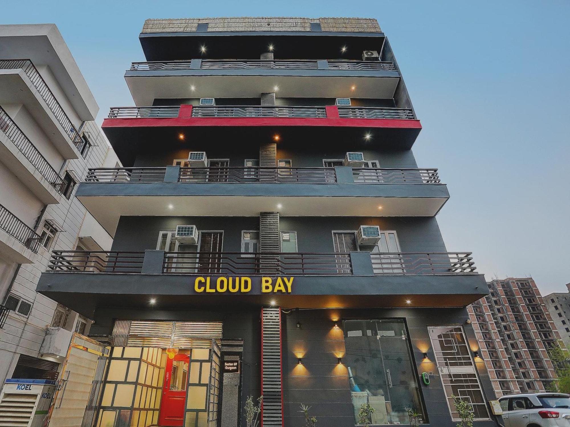 Super Townhouse Cloud Bay, Near Genpact, Sector-69, Hotel