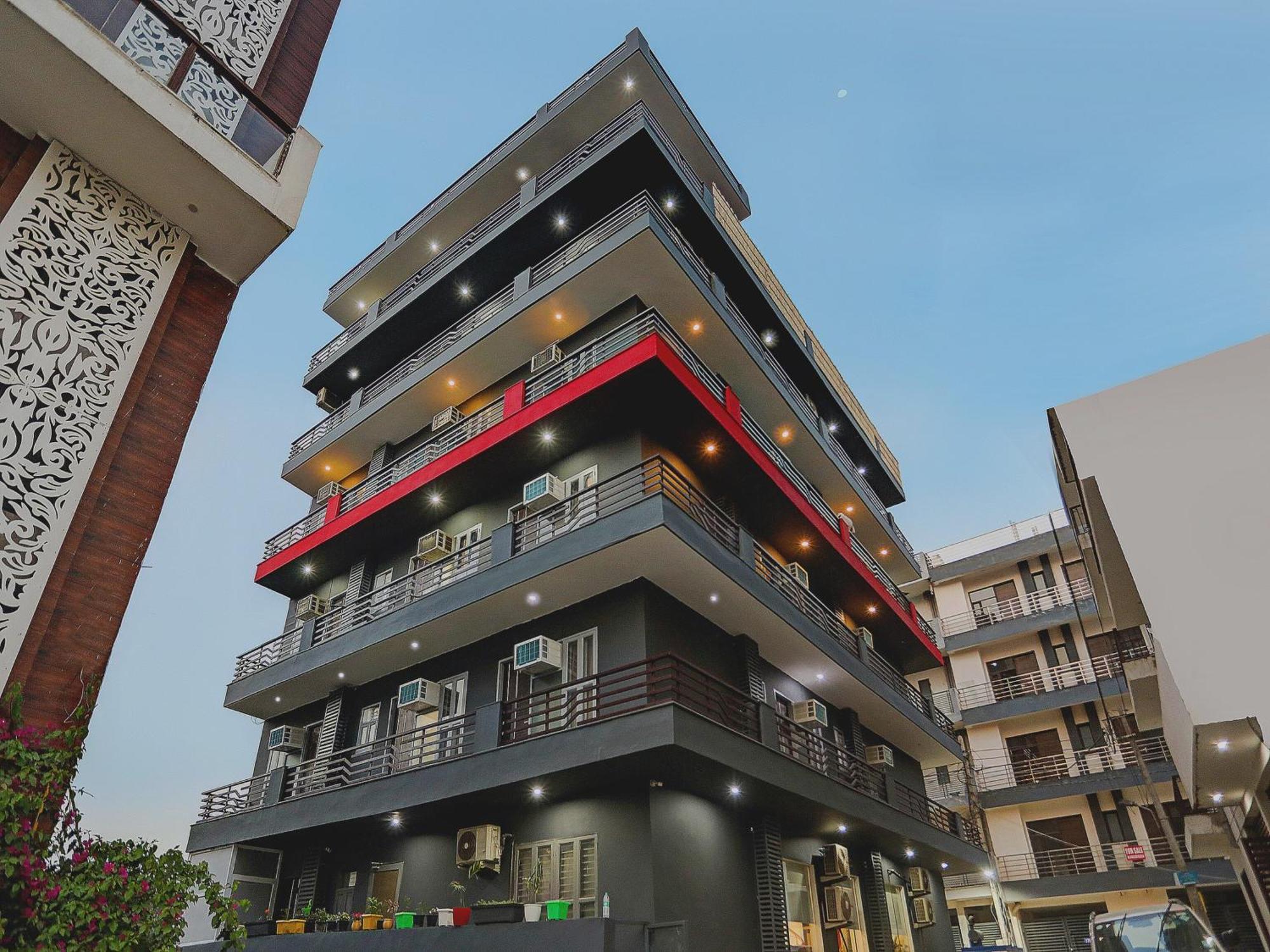 Super Townhouse Cloud Bay, Near Genpact, Sector-69, Hotel 4*