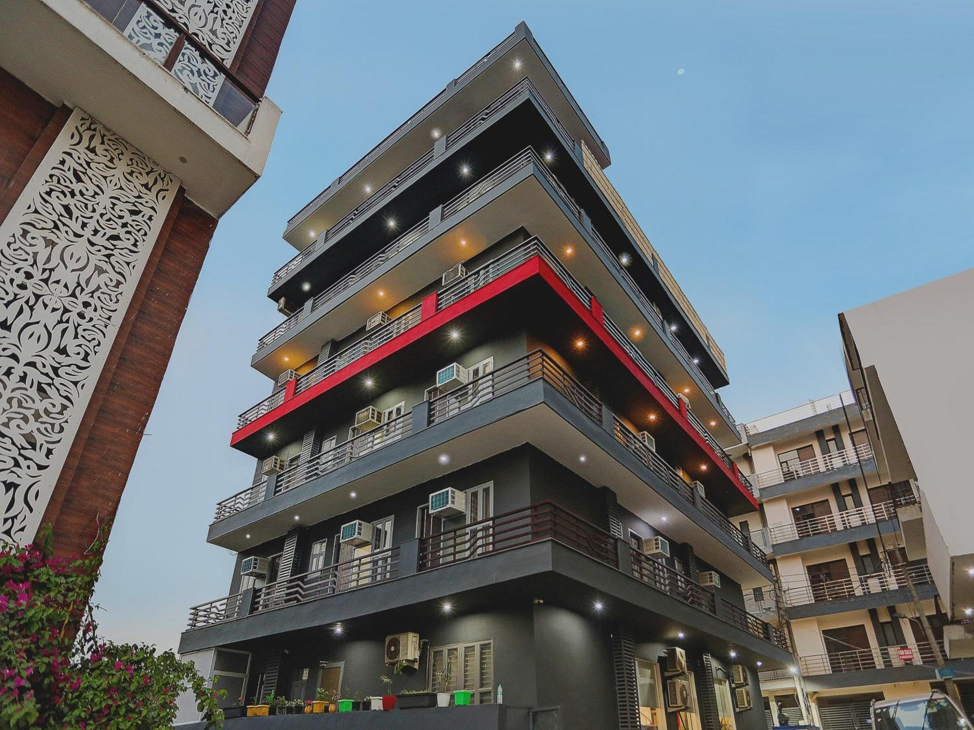 Super Townhouse Cloud Bay, Near Genpact, Sector-69,