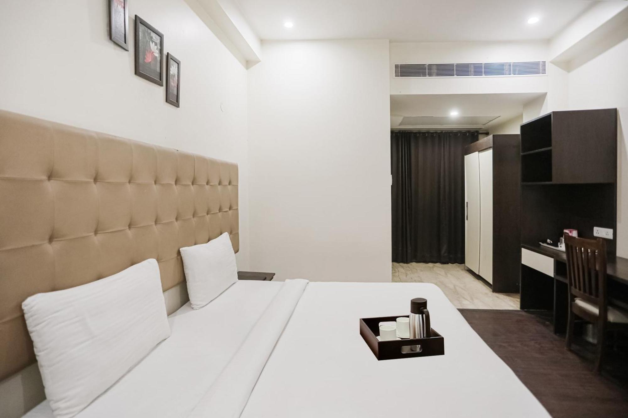 Townhouse The Amv Hotel