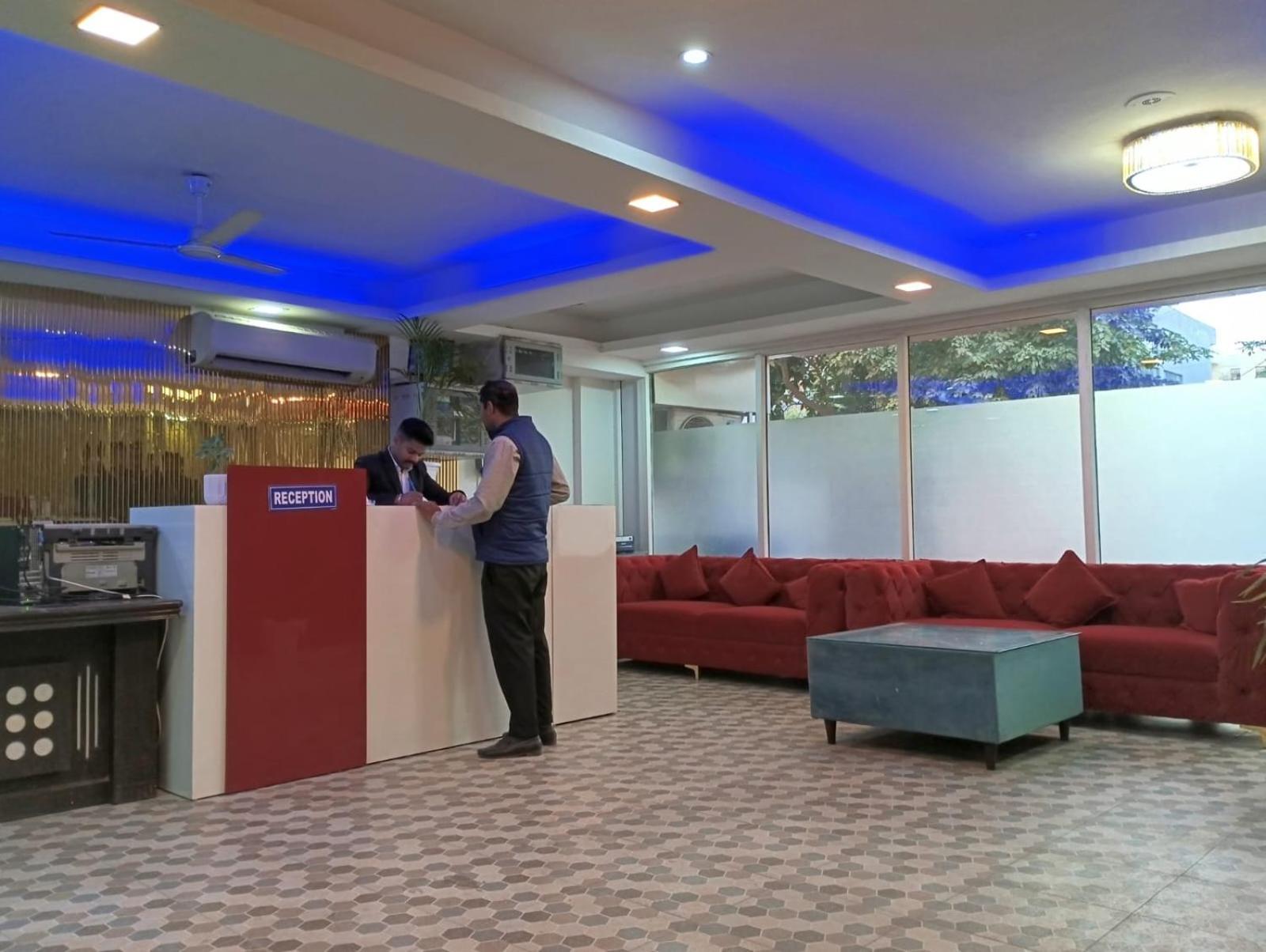 Hotel Qcent Premier Gurgaon
