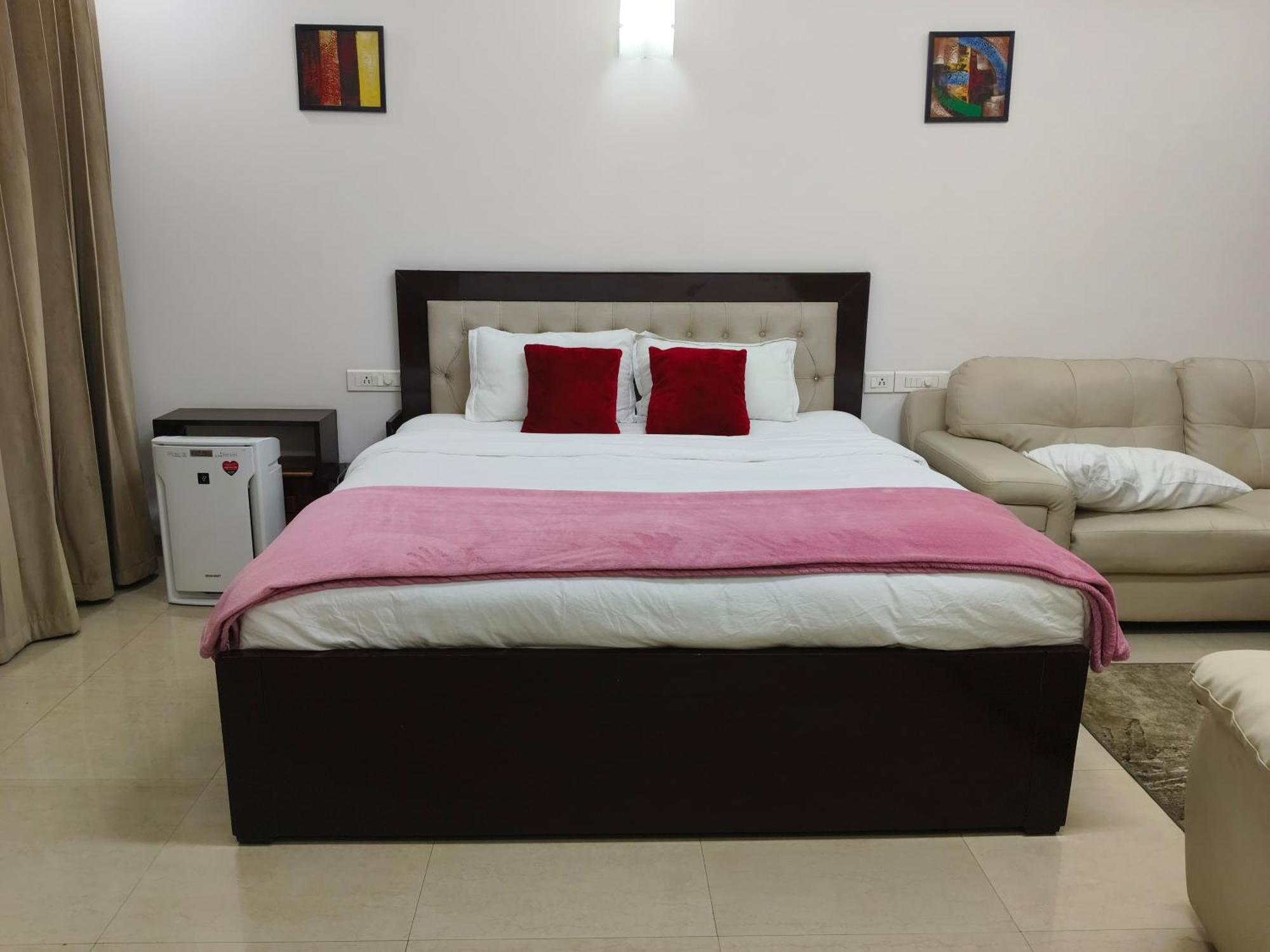 Apartment Luxury Living Expert Fully Furnished Gurgaon