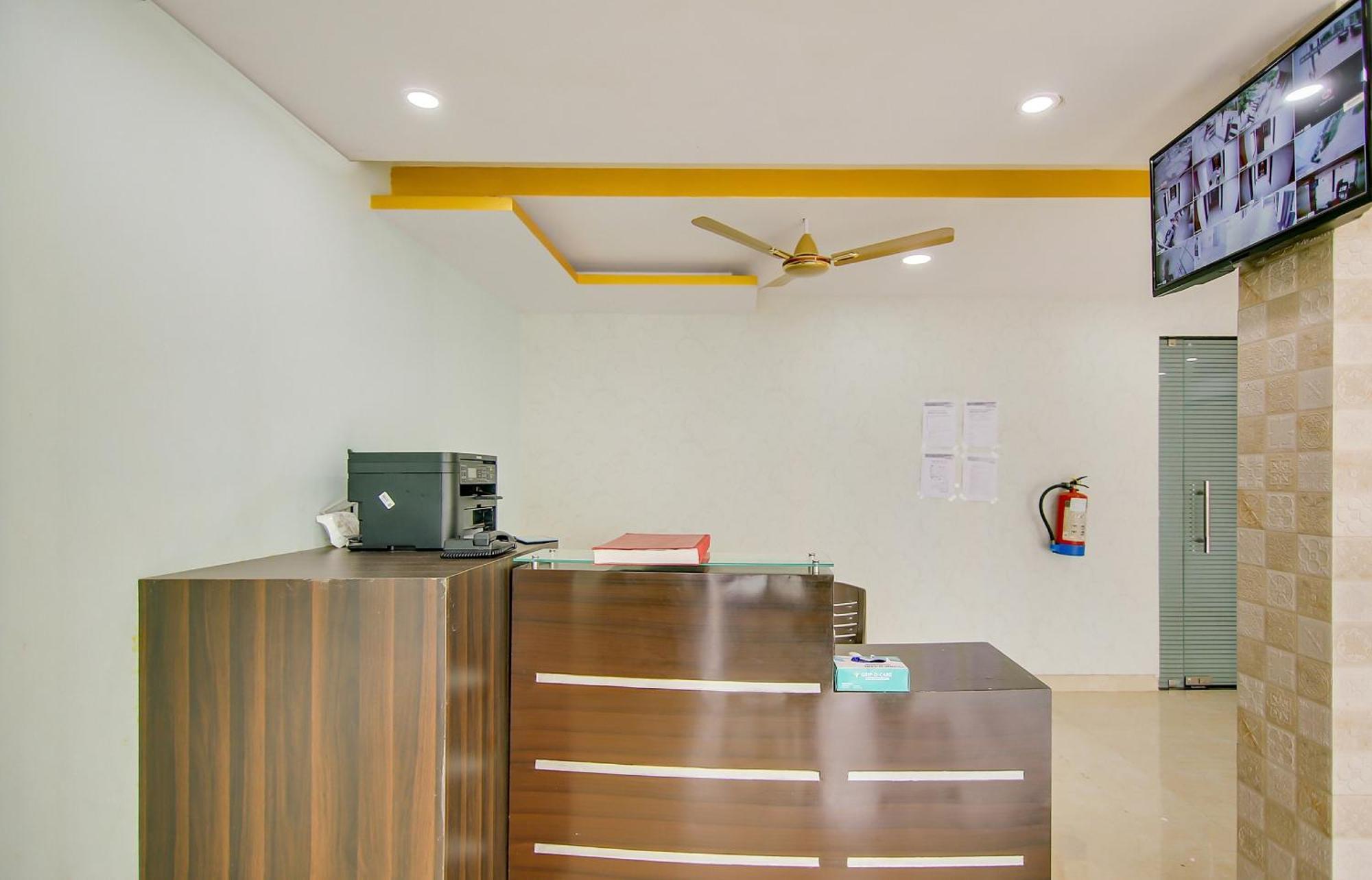 Hotel Collection O Near Appu Ghar 3*