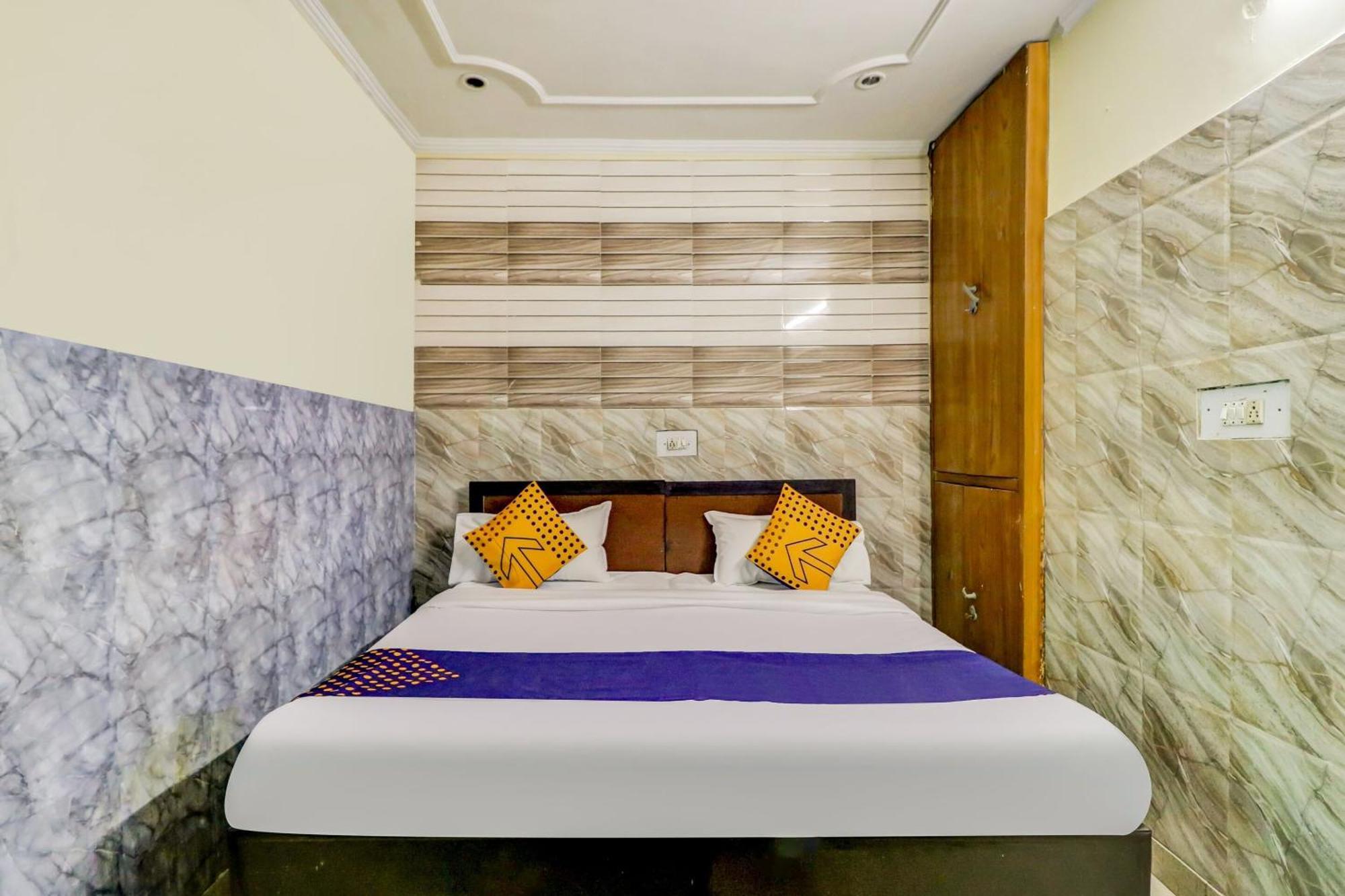 Spot On Maa Gyatri Hotel 2*