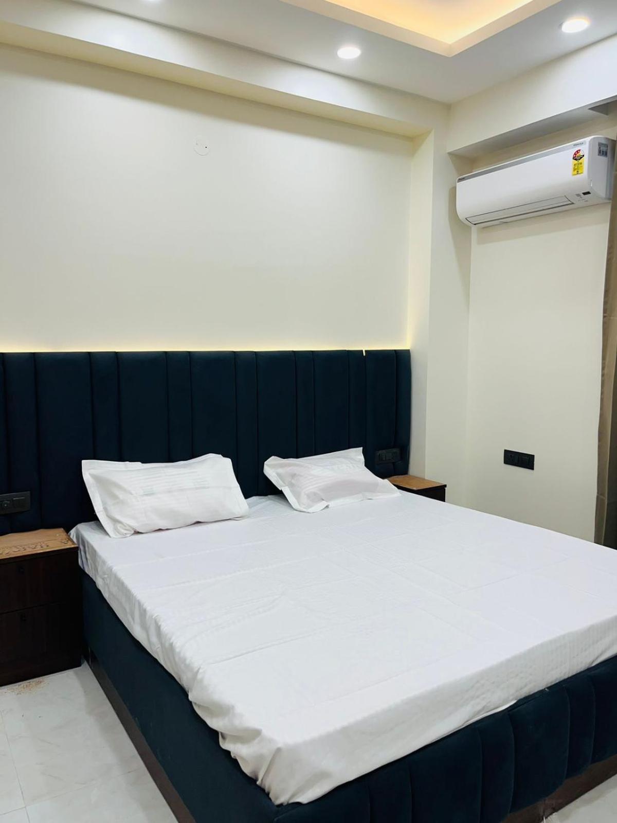 Apna Ghar Apartment *