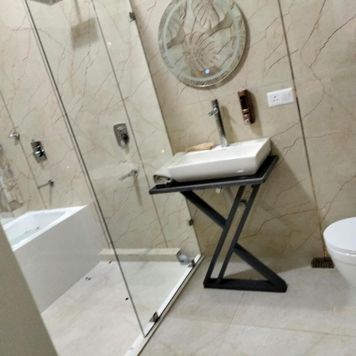 Super Luxurious With Bathtube *