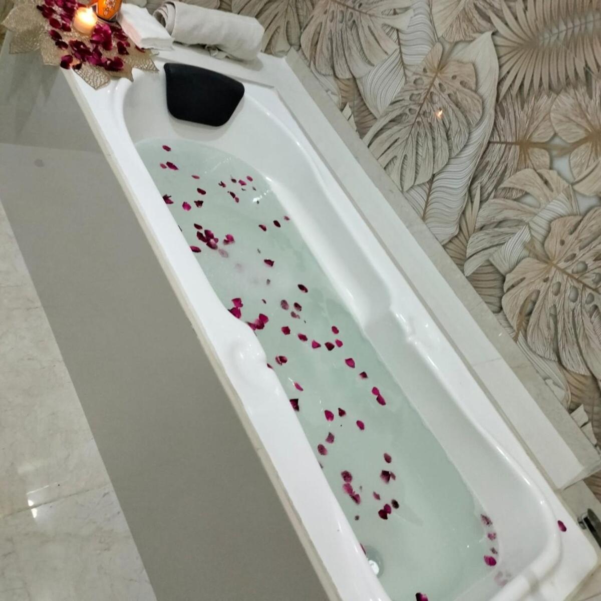 Super Luxurious With Bathtube *