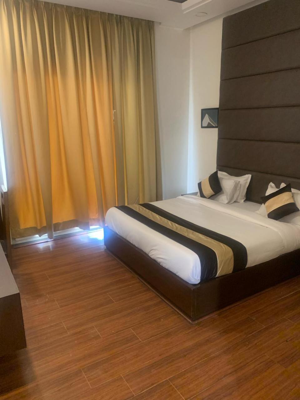 Florence & Banquet By Elite Solutions Hotel Gurgaon