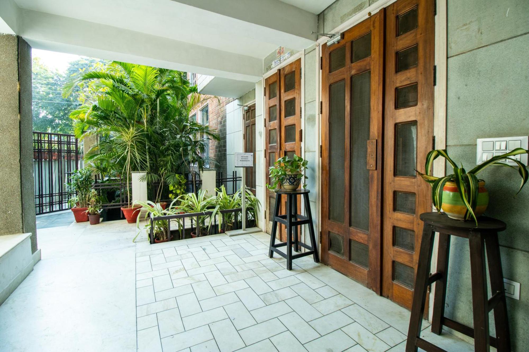 Villa Opulent Antique 6br Independent In Gurugram