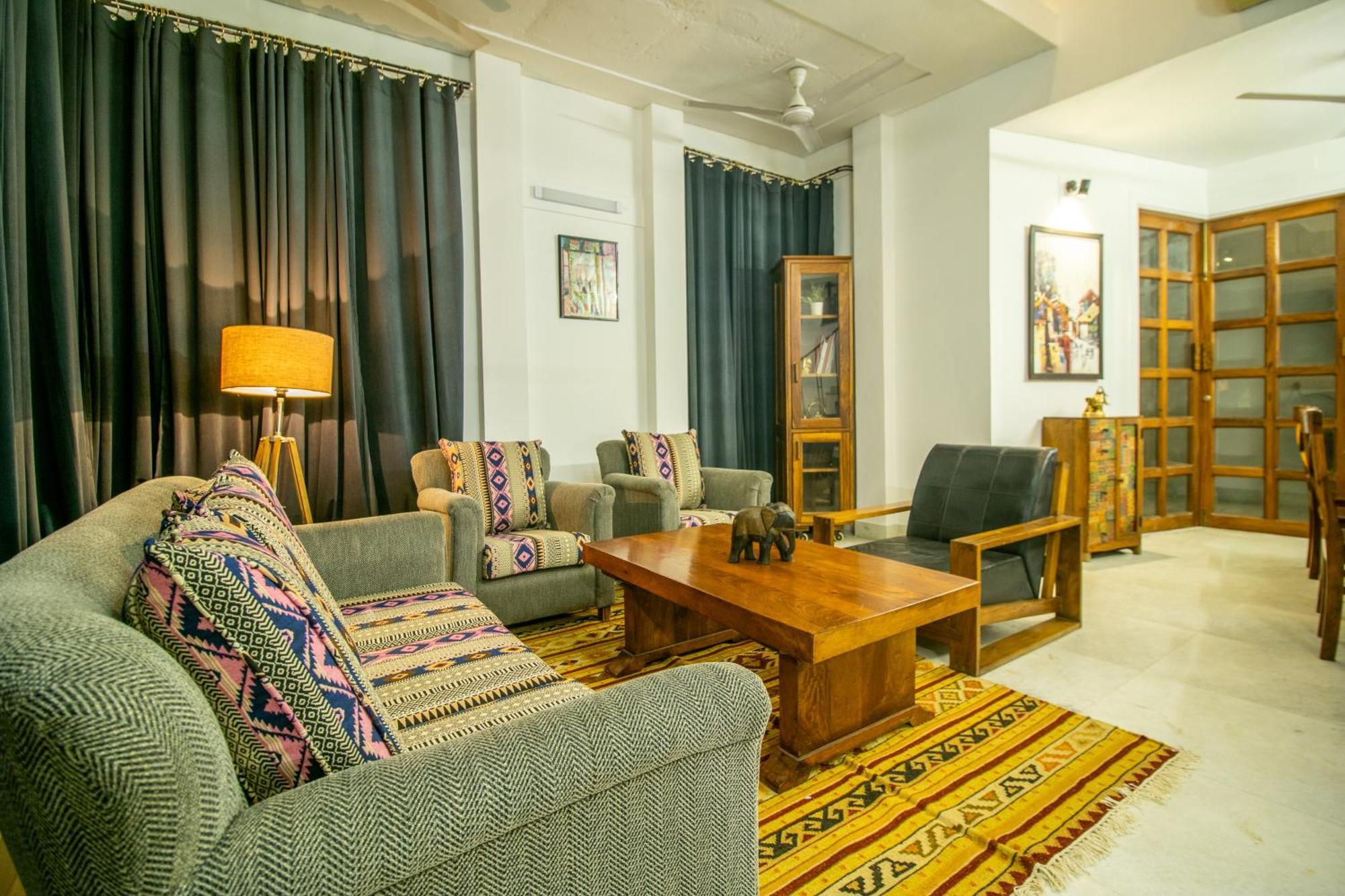 Villa Opulent Antique 6br Independent In Gurugram