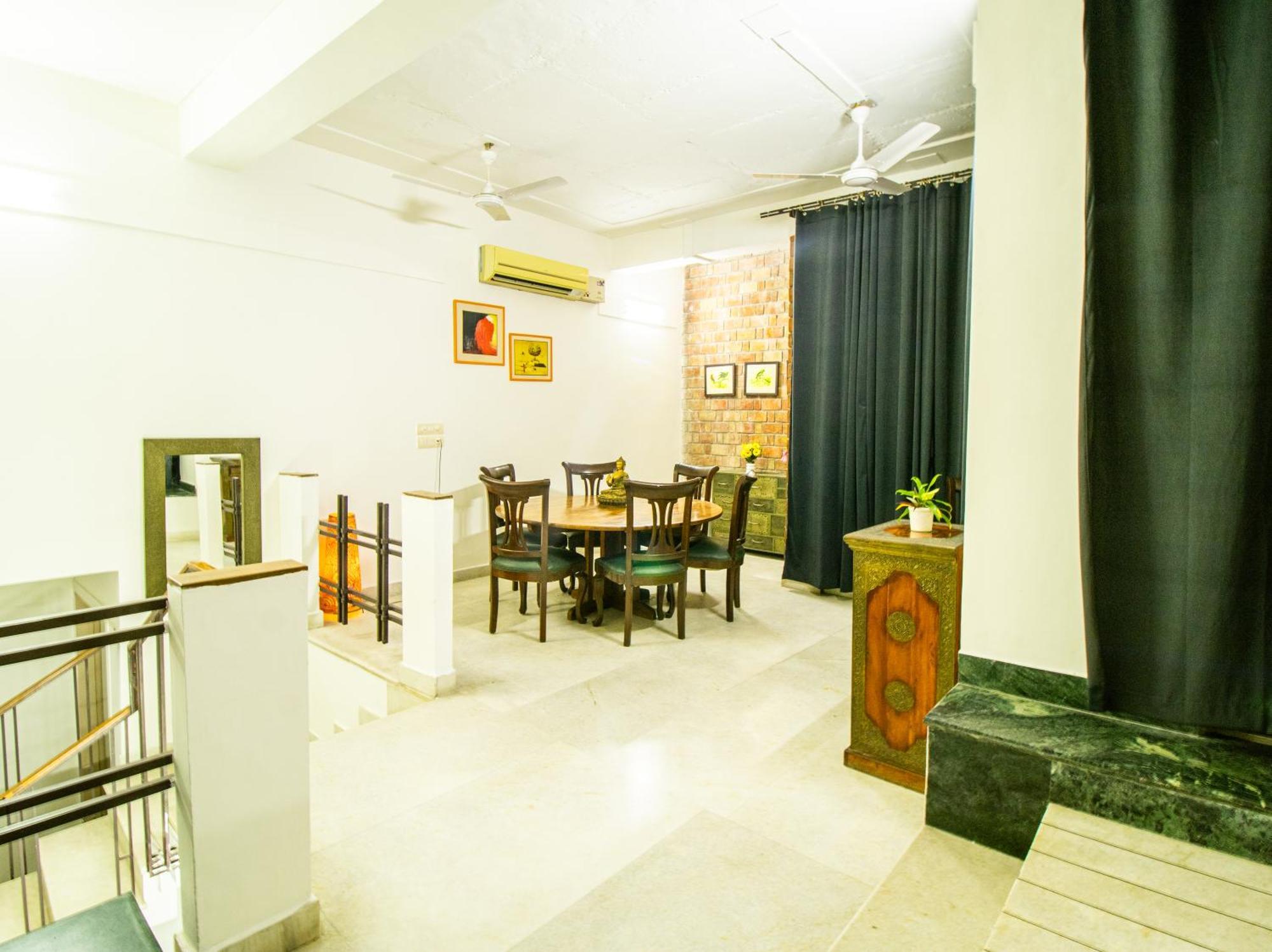 Villa Opulent Antique 6br Independent In Gurugram