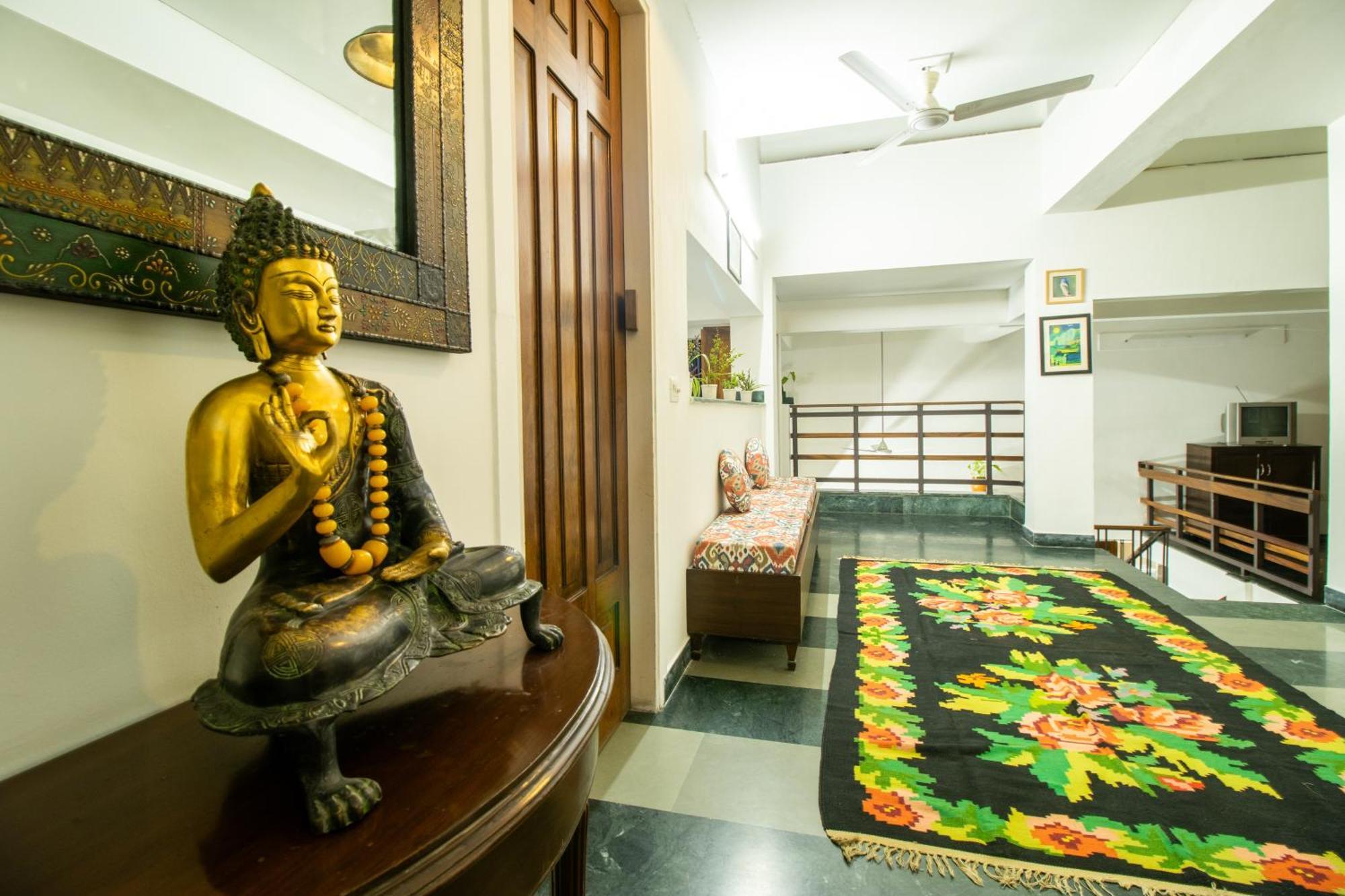Villa Opulent Antique 6br Independent In Gurugram