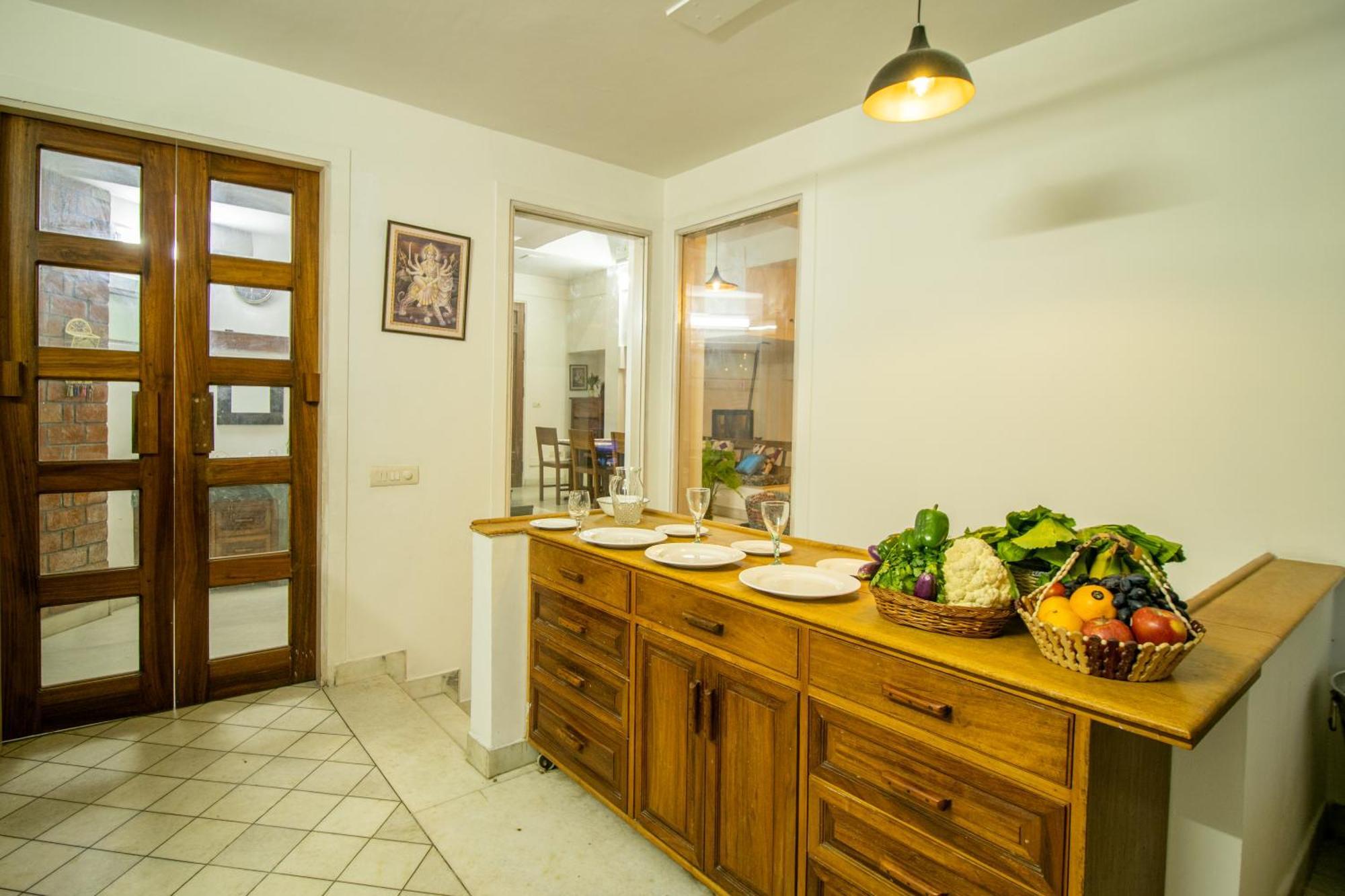 Villa Opulent Antique 6br Independent In Gurugram