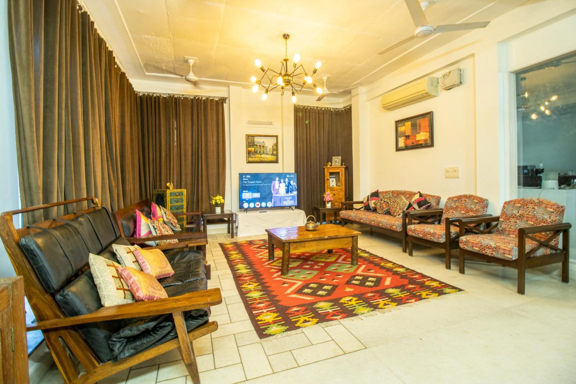Villa Opulent Antique 6br Independent In Gurugram *