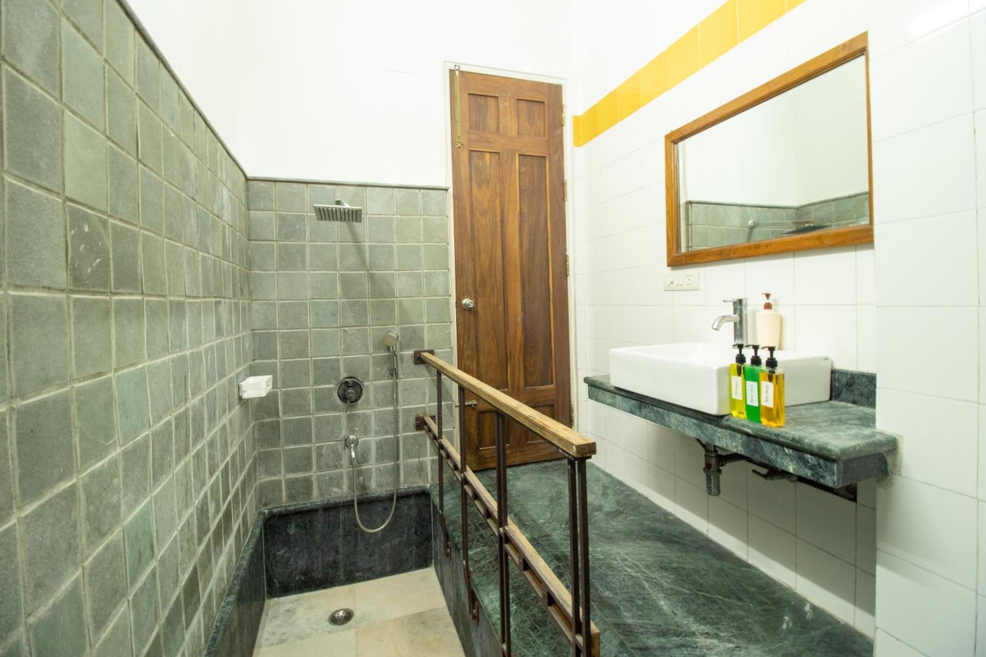 Opulent Antique 6br Independent In Gurugram *