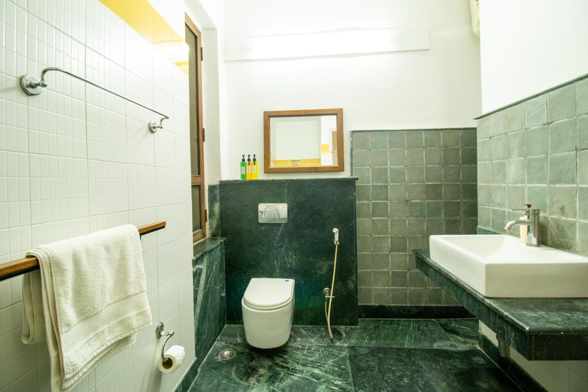 Opulent Antique 6br Independent In Gurugram Villa