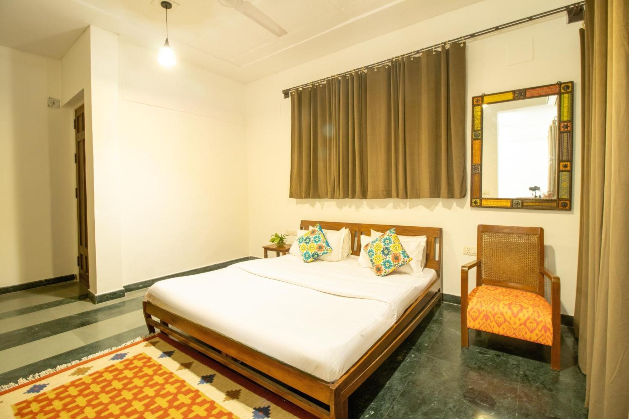 Villa Opulent Antique 6br Independent In Gurugram