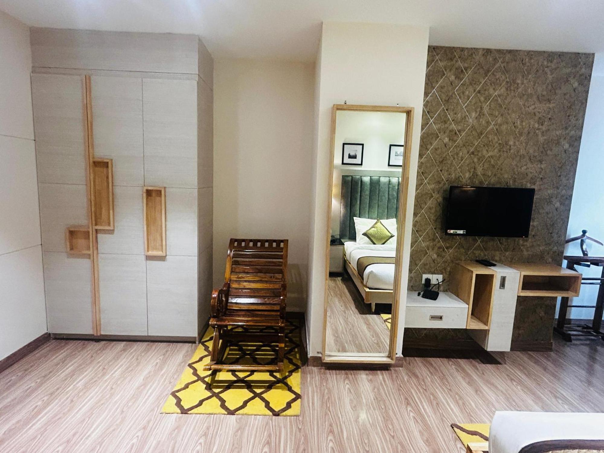 Hotel Sakura Gold Gurgaon
