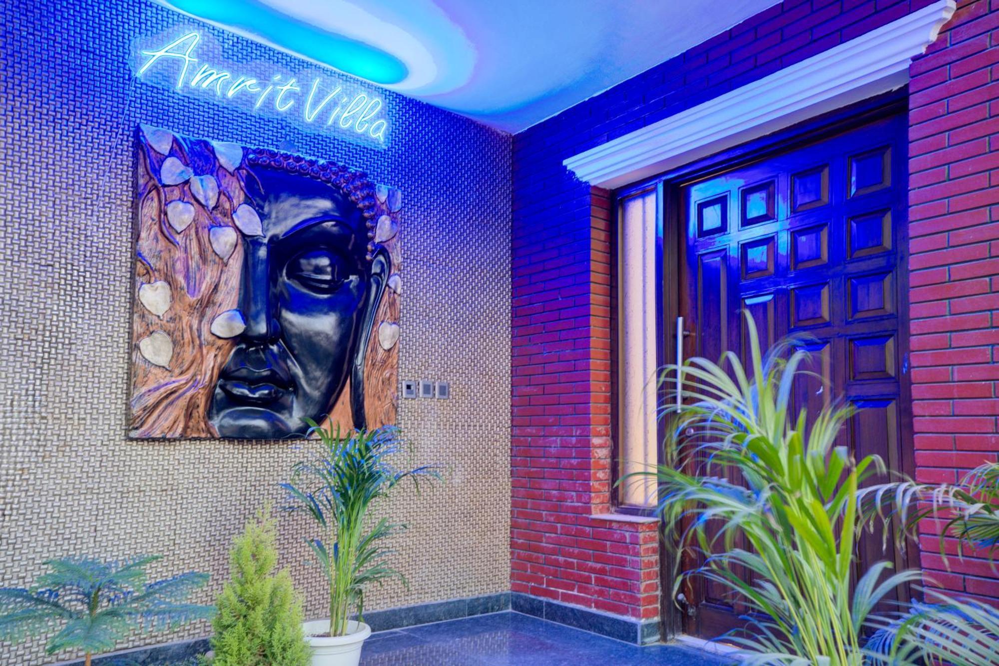 Hotel Amrit And Banquet Medanta Hospital Medicity