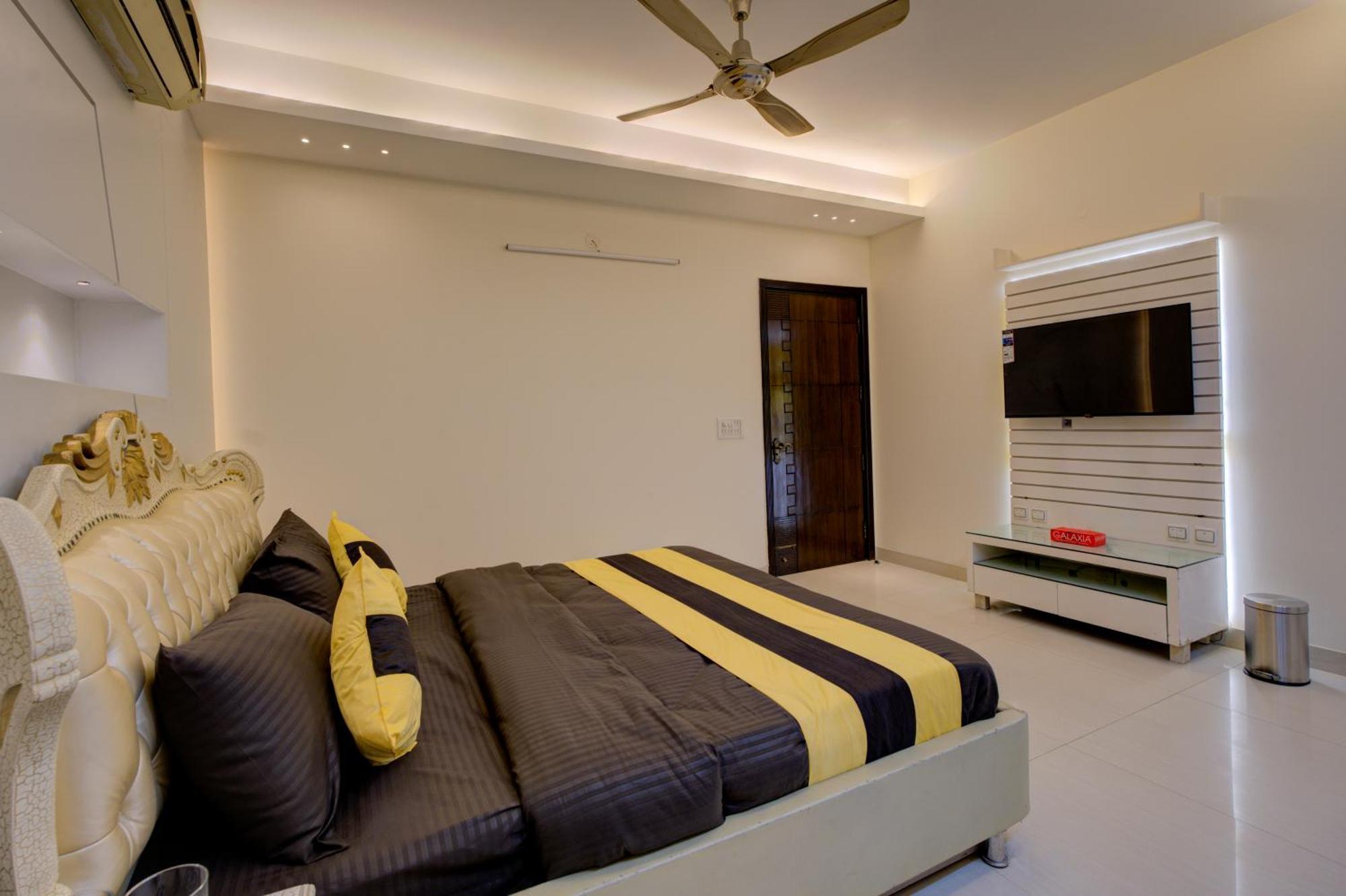 Hotel Amrit And Banquet Medanta Hospital Medicity 3*