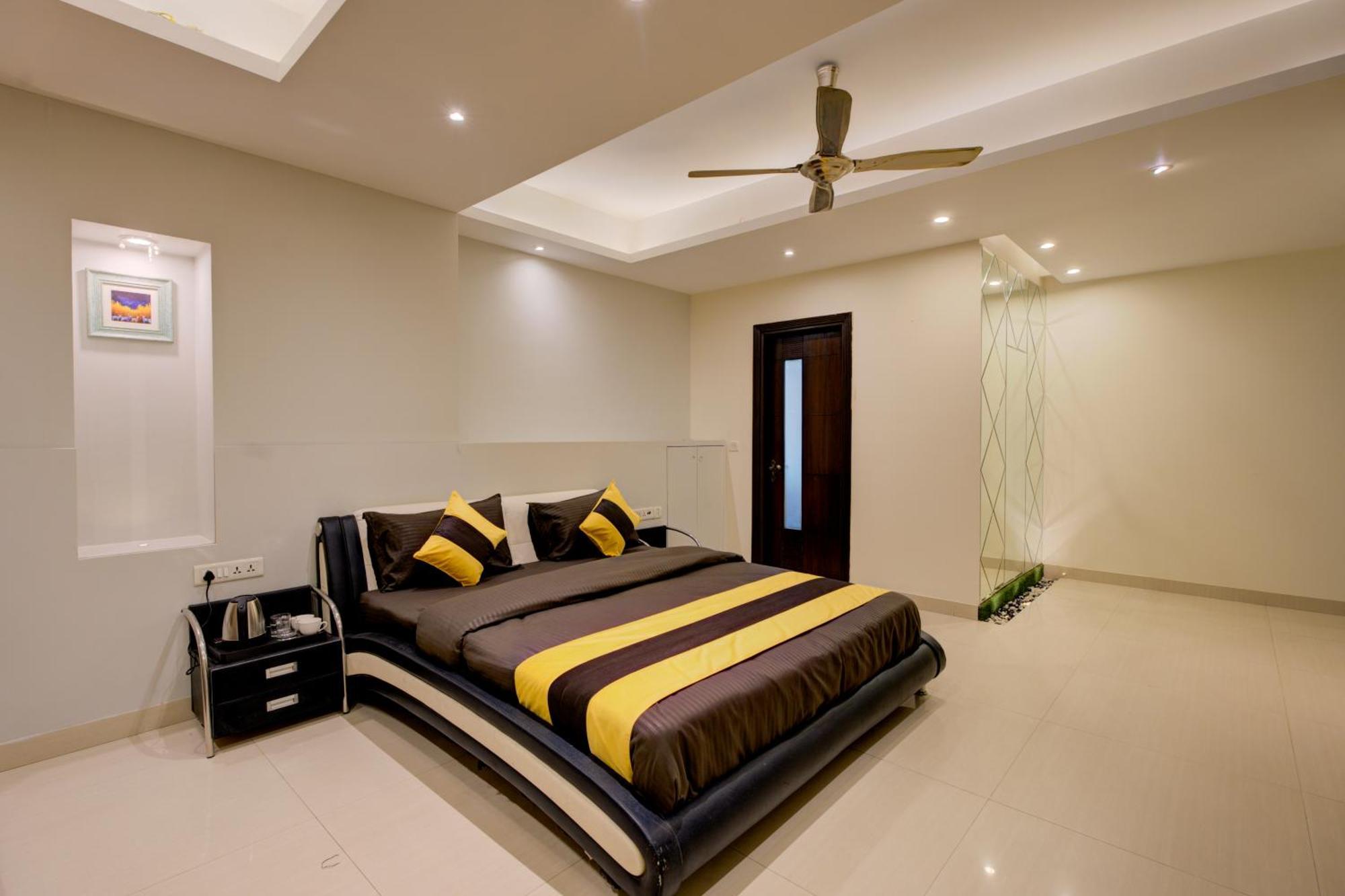 Hotel Amrit And Banquet Medanta Hospital Medicity 3*