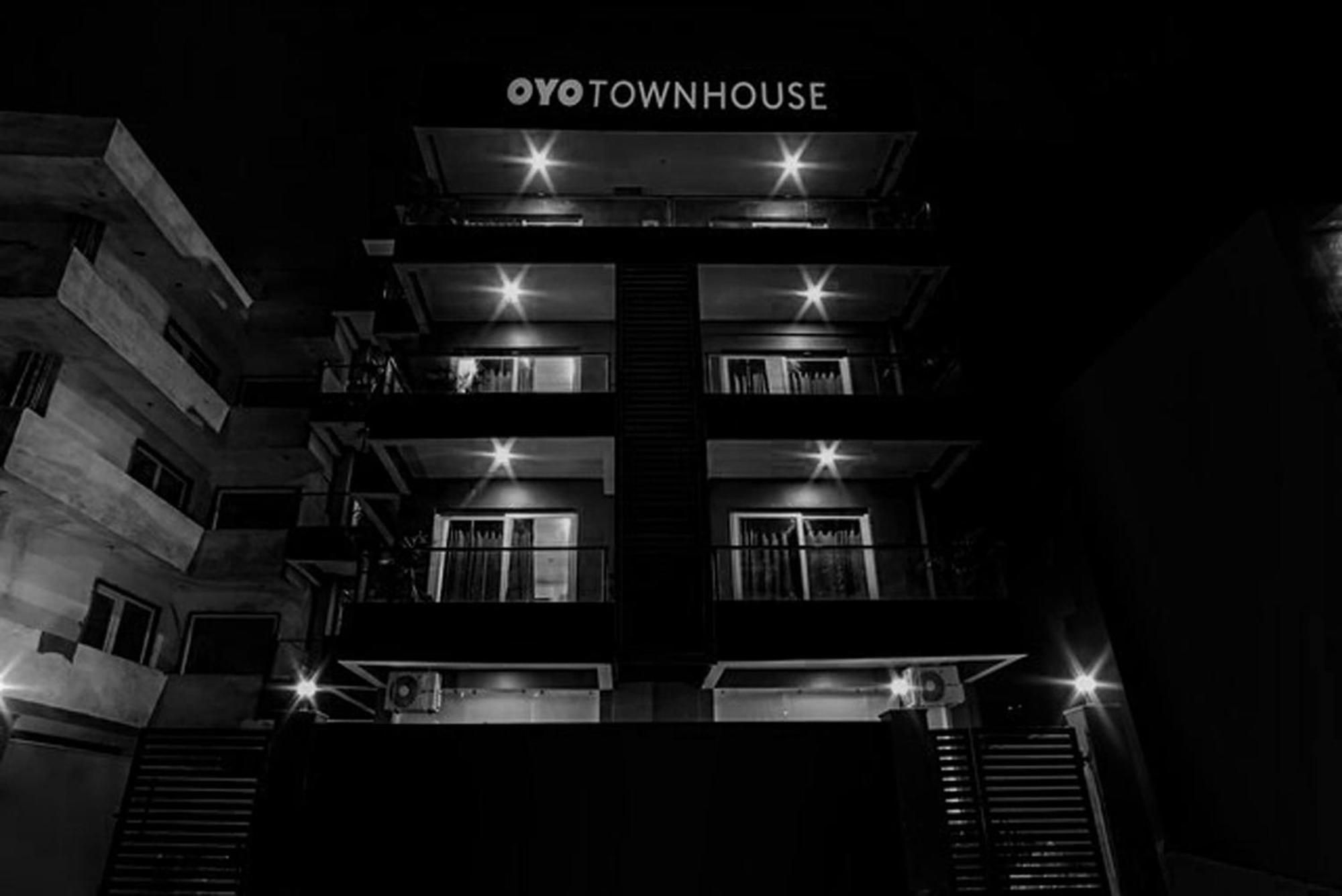 Super Townhouse 158 Near Netaji Subhash Marg Near Appu Ghar Hotel