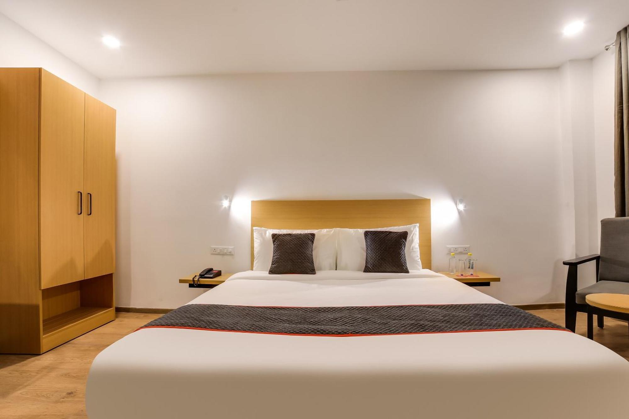Super Townhouse 158 Near Netaji Subhash Marg Near Appu Ghar