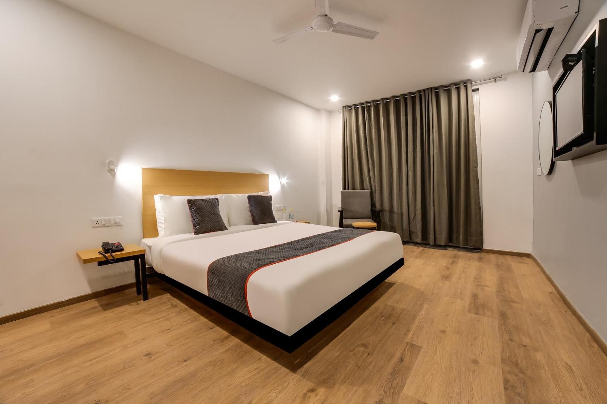 Super Townhouse 158 Near Netaji Subhash Marg Near Appu Ghar Hotel